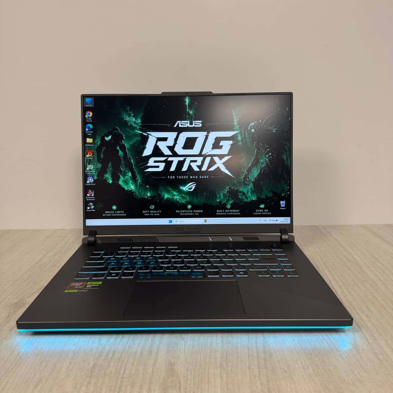 Asus ROG Strix G16 G614PP  Ryzen 9 7945HX