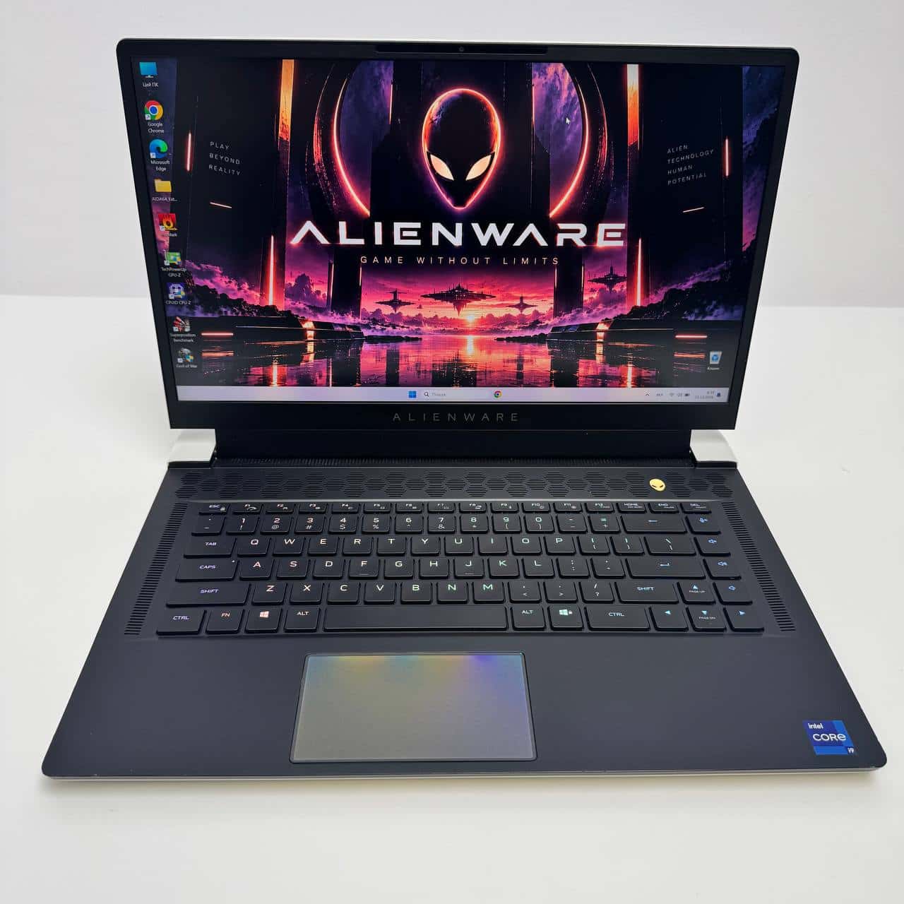 Dell Alienware x15 R1 White 15.6" FHD 240Hz Core i9-11900H 32/512 RTX 3080 8GB