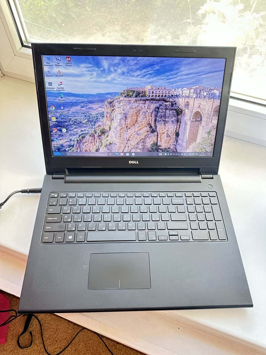 Dell 15.6" Pentium 3558U 4/128
