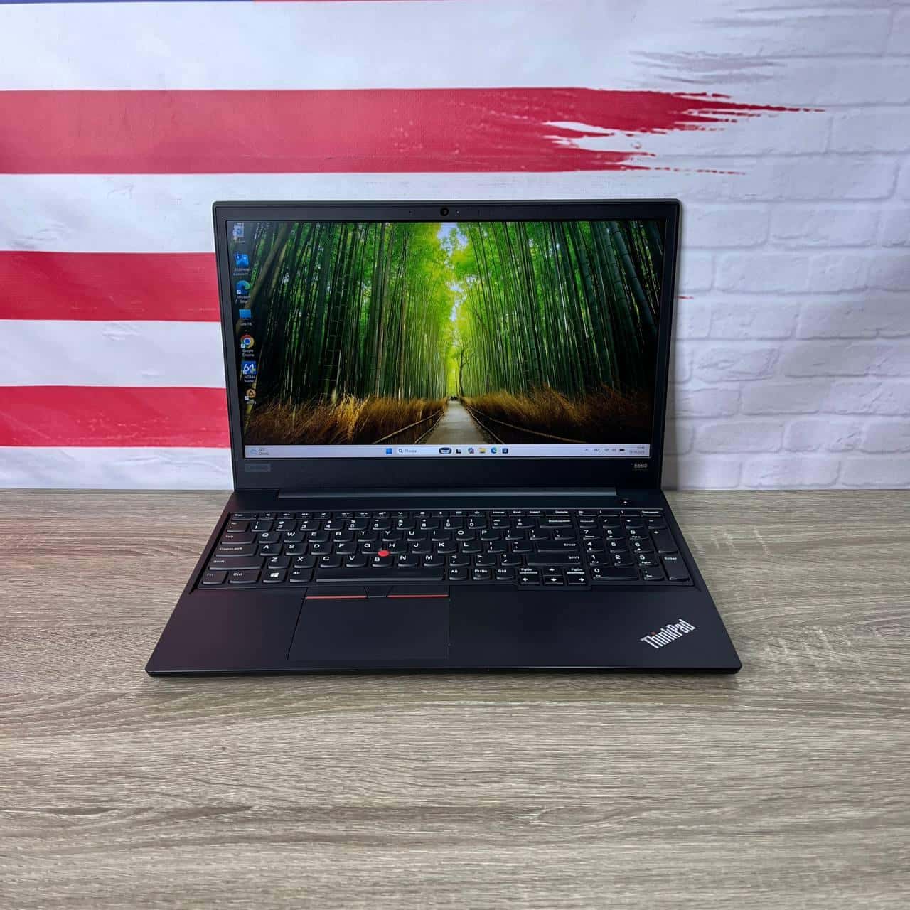 Lenovo ThinkPad E585 15.6" FHD Ryzen 5 2500U with Radeon Vega Mobile Gfx 8/256