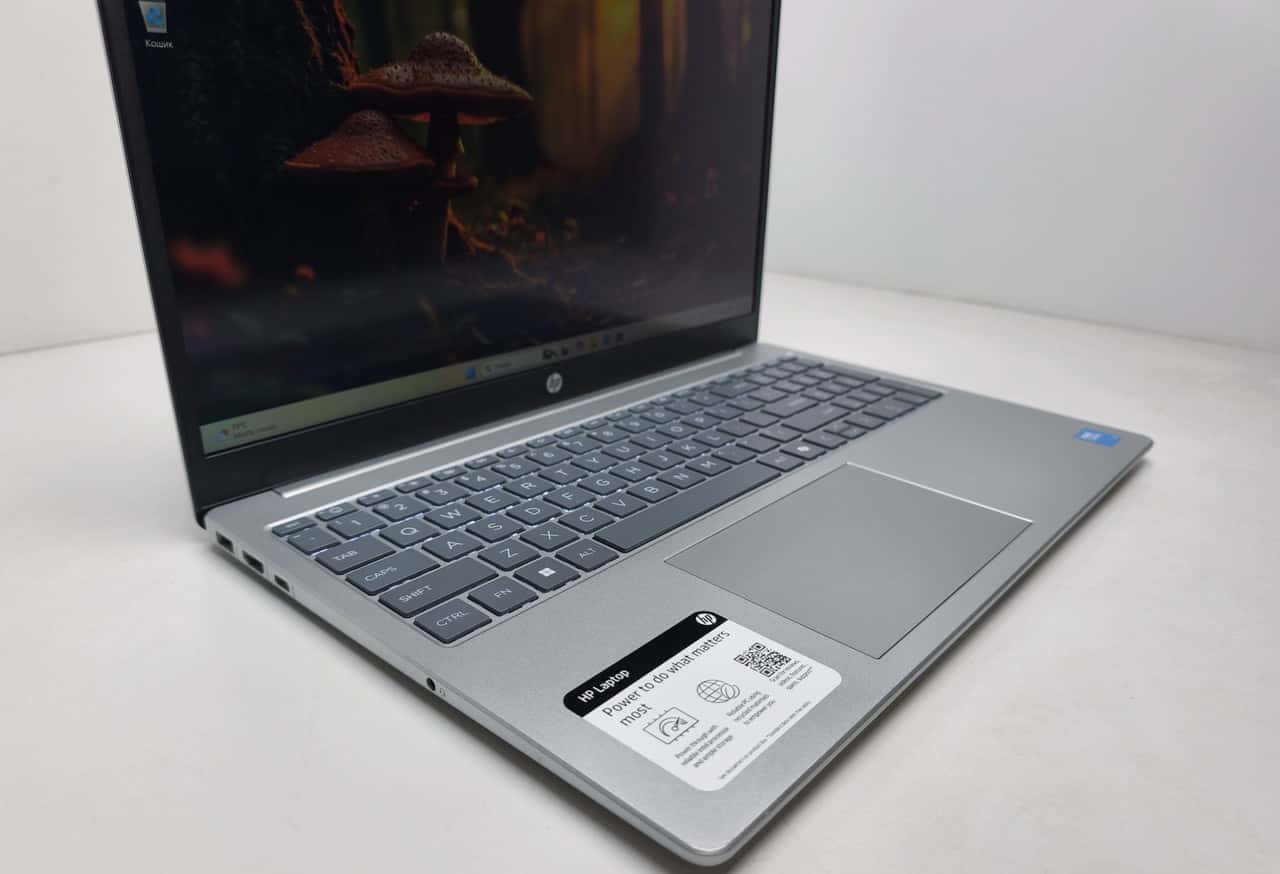 HP 15.6" FHD Core 5 120U 8/512