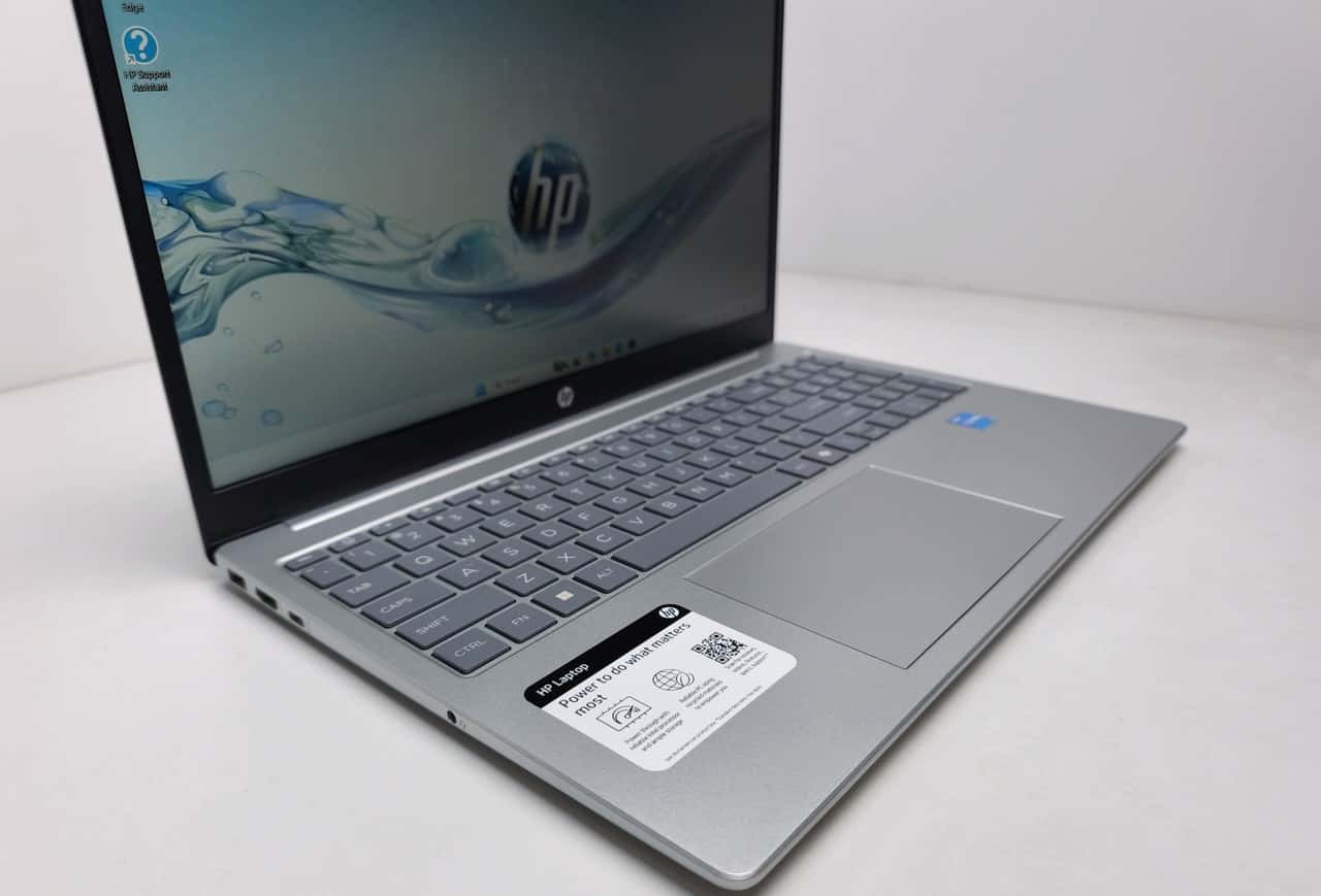 HP 15.6" FHD Core i5-1334U 8/512