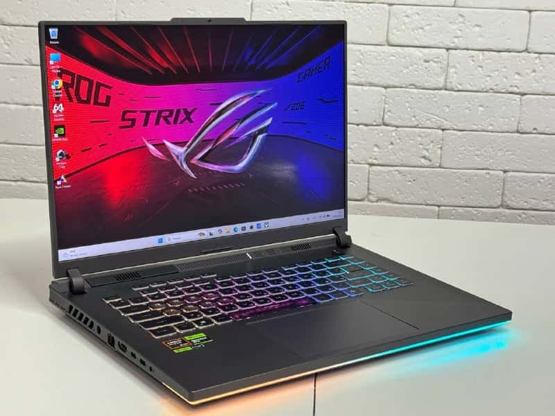 ASUS ROG Strix G16 FHD+ 165Hz Ryzen 9 8940HX 32/1TB RTX 5070 8GB