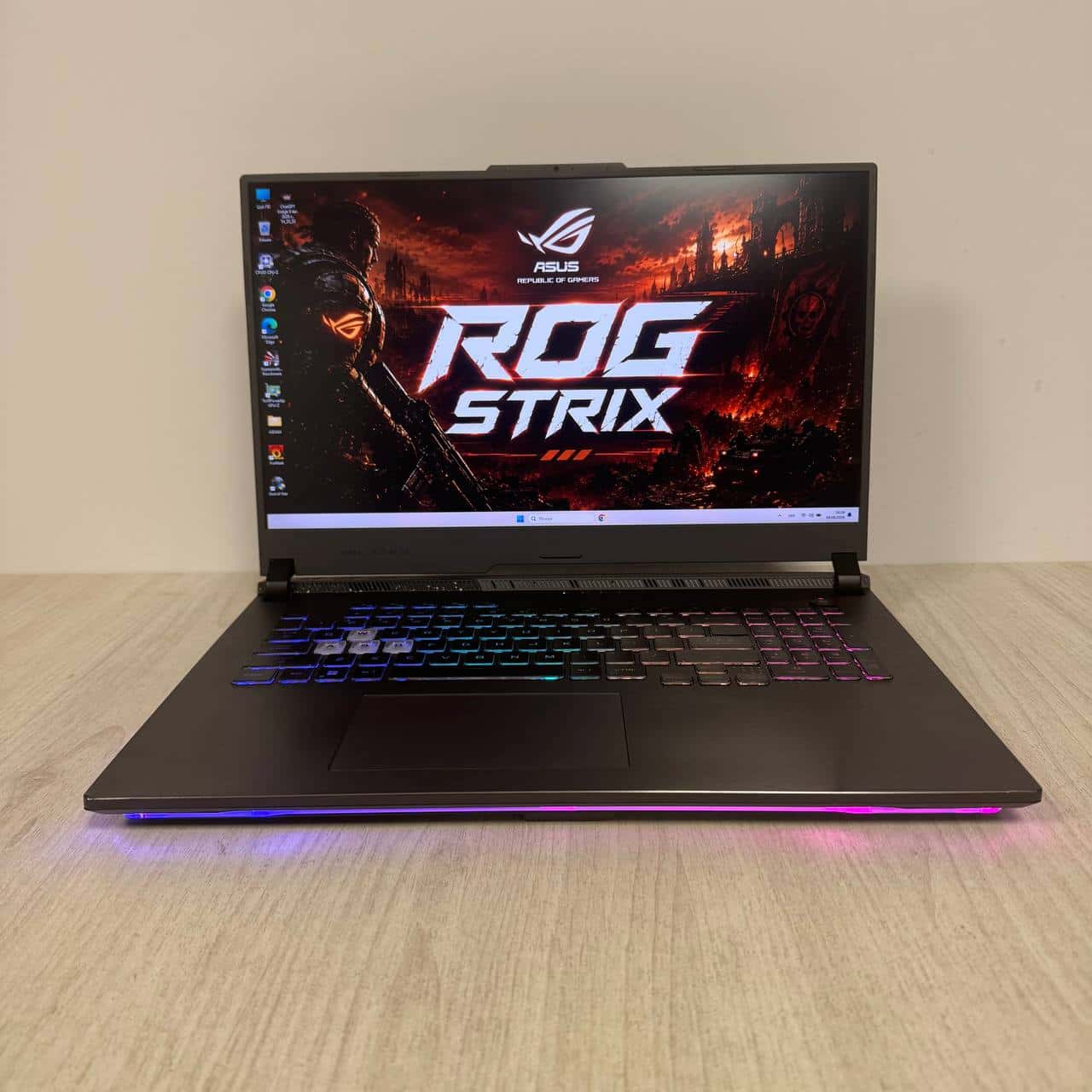 Asus ROG Strix G17 G713PV 17.3" 144Hz Ryzen 9 7845HX 16/512 RTX 4060 8GB