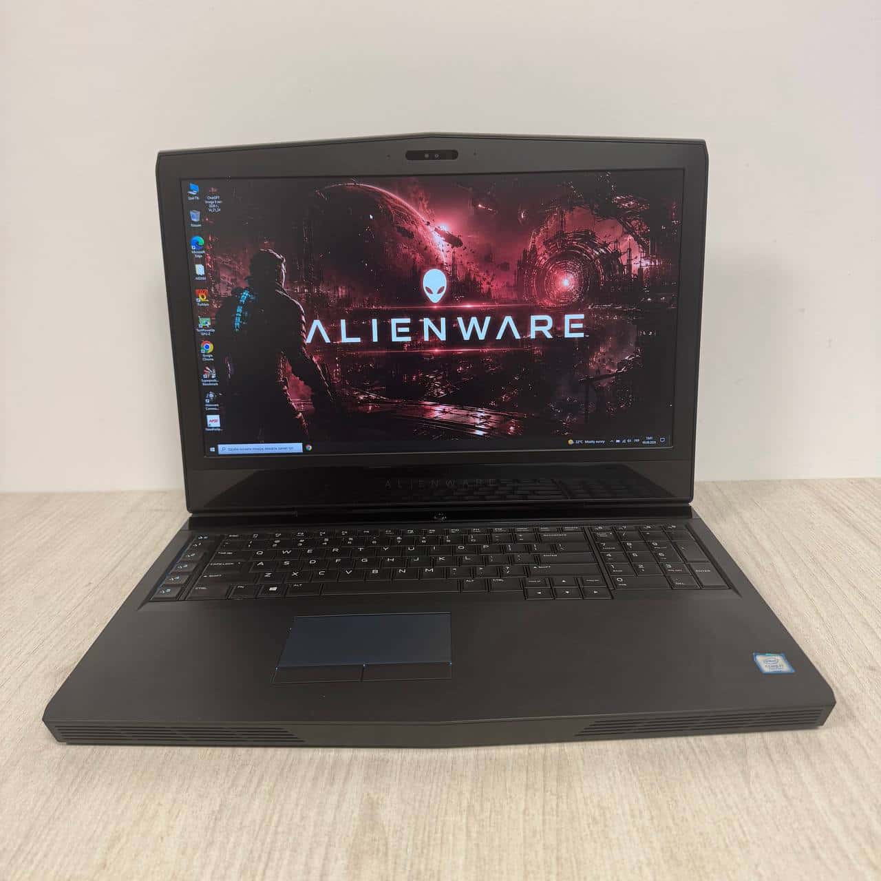 Dell Alienware 17 R4 17.3" Core i7-7700HQ 8/256 GTX 1050 Ti 2GB