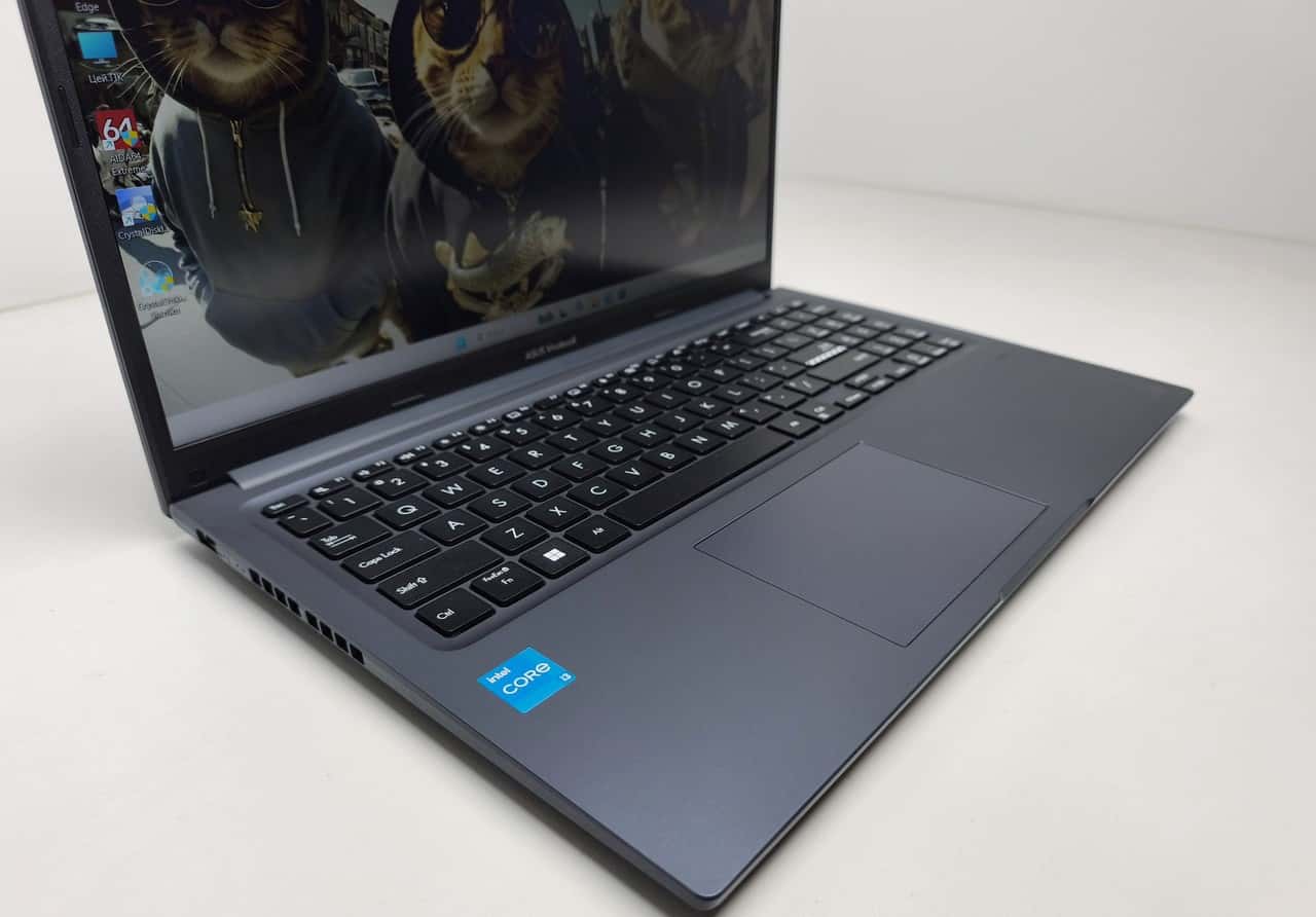Asus VivoBook 15 15.6" Core i3-1215U 8/256