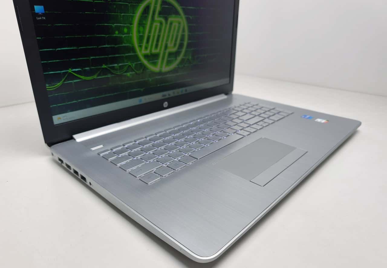 HP 17 Laptop 17.3 HD+Сore -1135G7 Core i5-1135G7 8/256