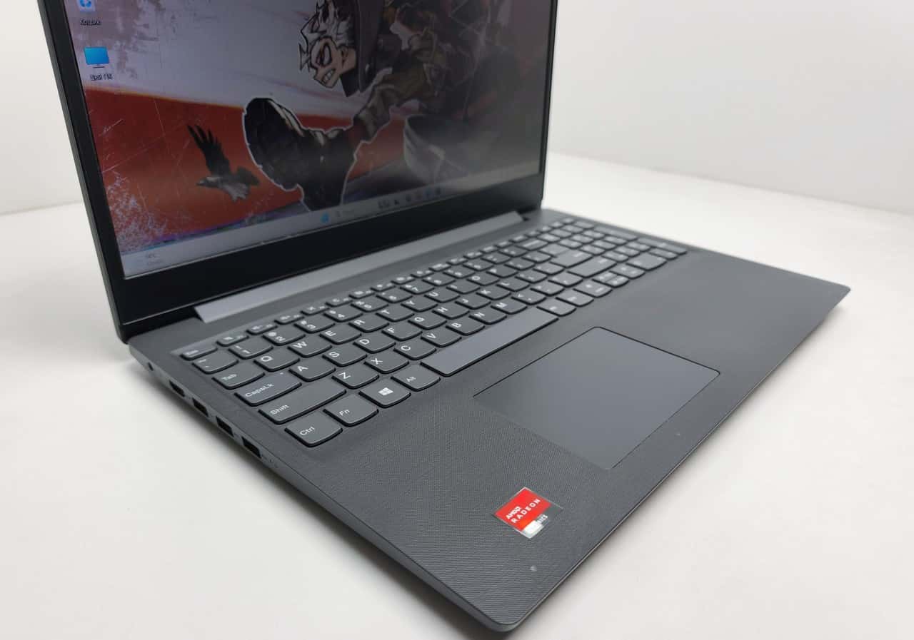 Lenovo V15 15.6" Ryzen 5 3500U 8/256