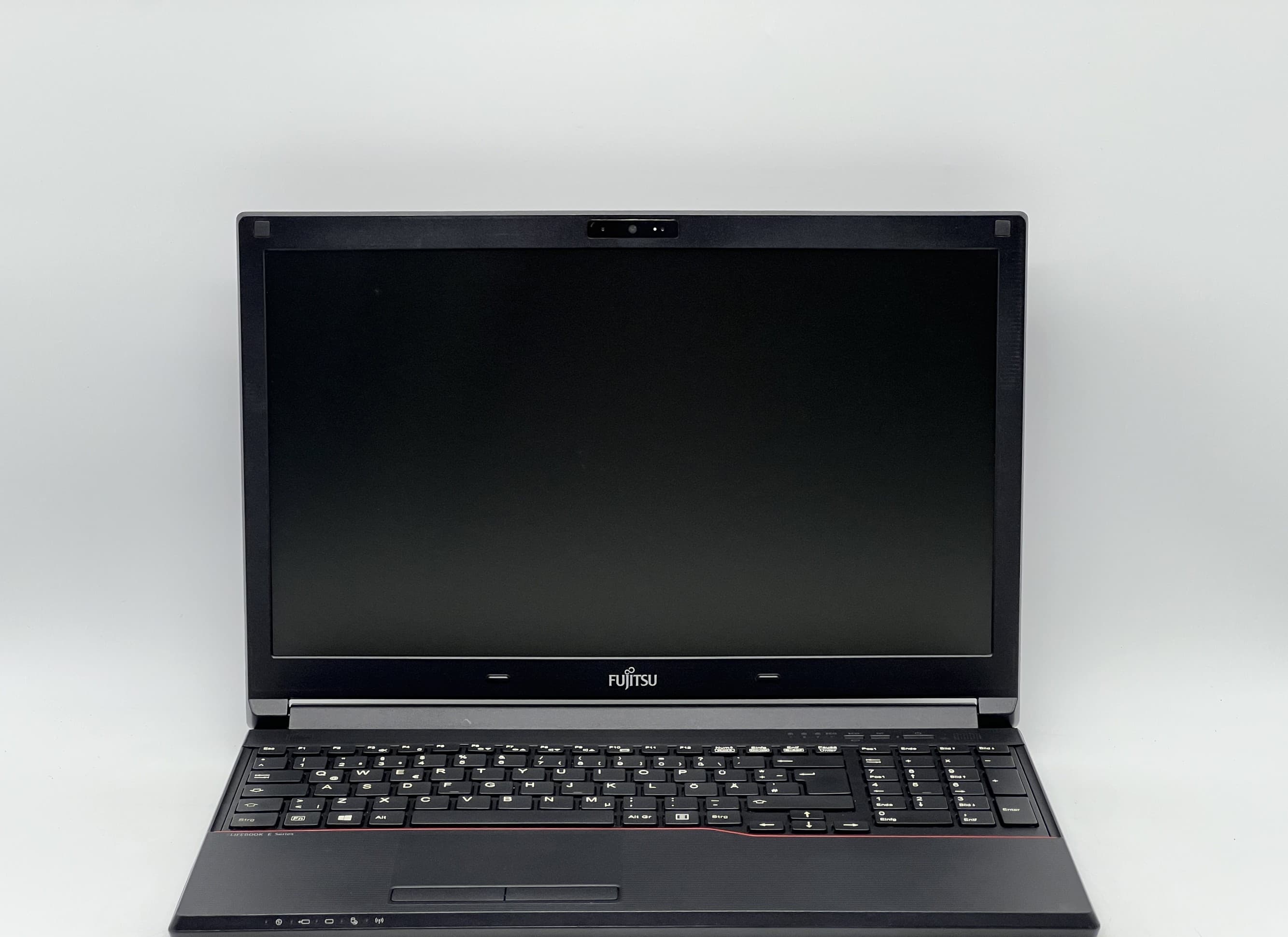 Fujitsu LifeBook E556 15" HD i5-6200U 8/120