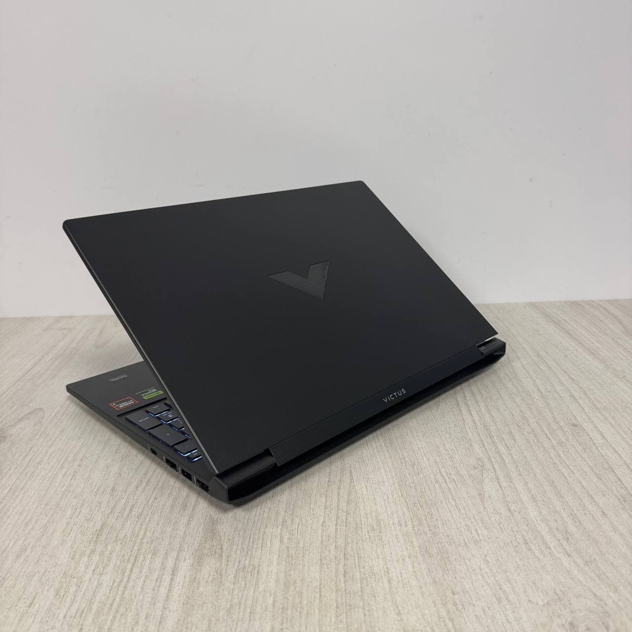 HP Victus 15-fb3001nr RTX 5060 AMD Ryzen AI 7 350 RTX 5060 - фото 5
