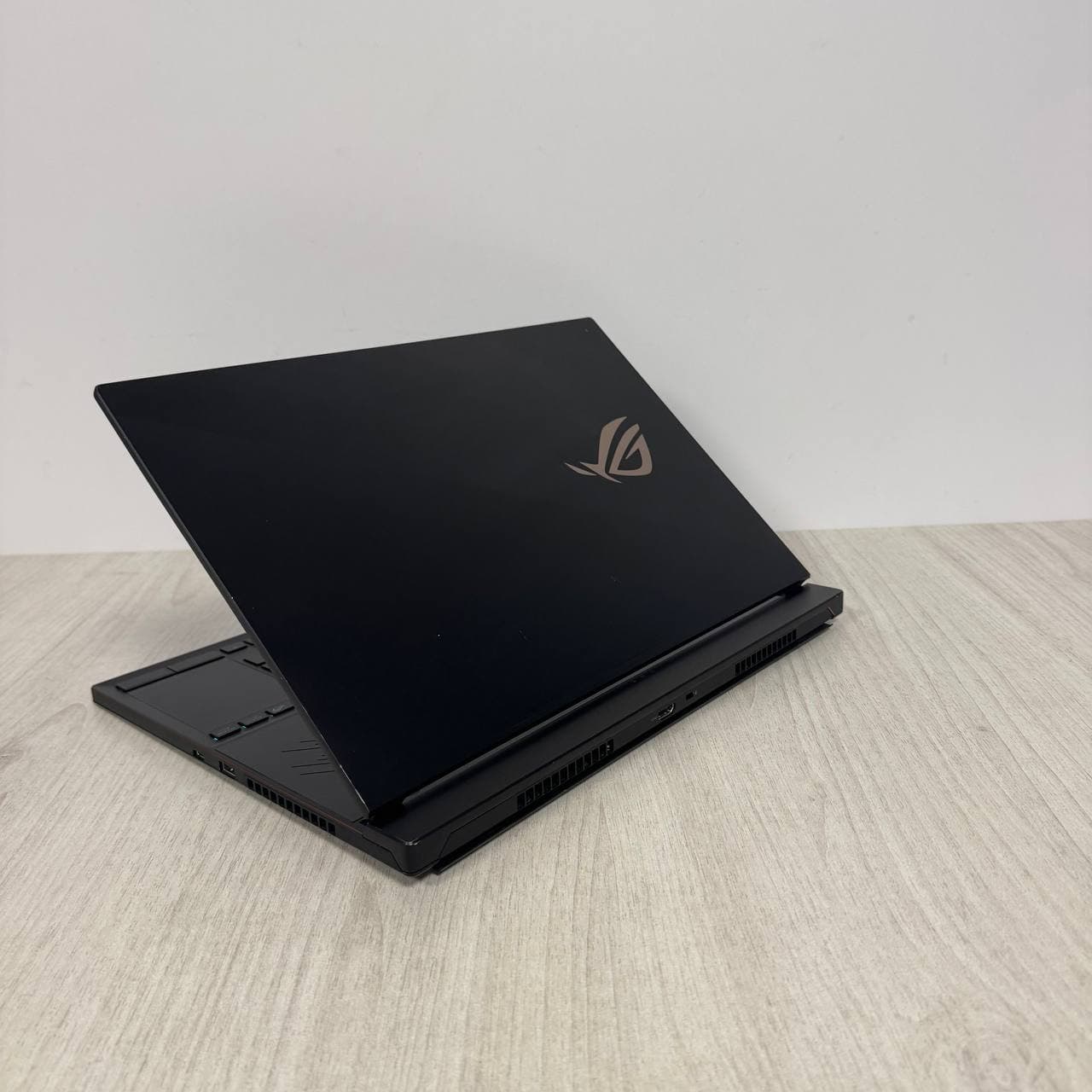 Asus ROG Zephyrus S15 GX531GW Intel Core i7-9750H RTX 2070 - фото 5