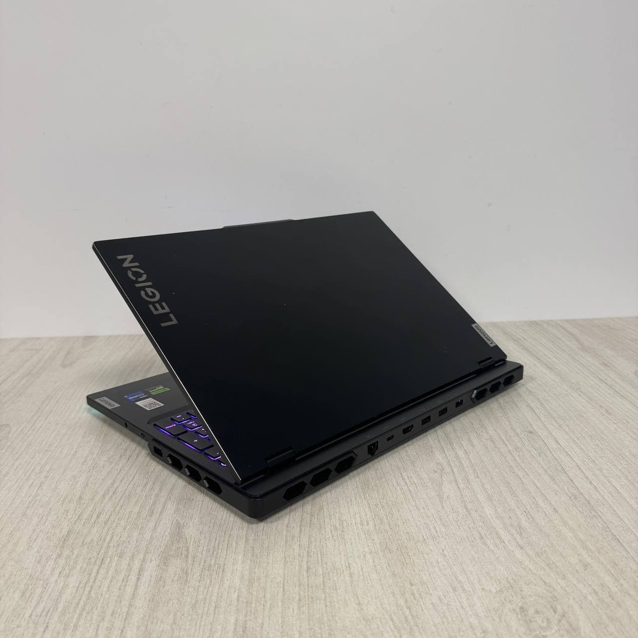 Lenovo Legion Pro 7 16IRX8H Intel Core i9-13900HX RTX 4080 - фото 5