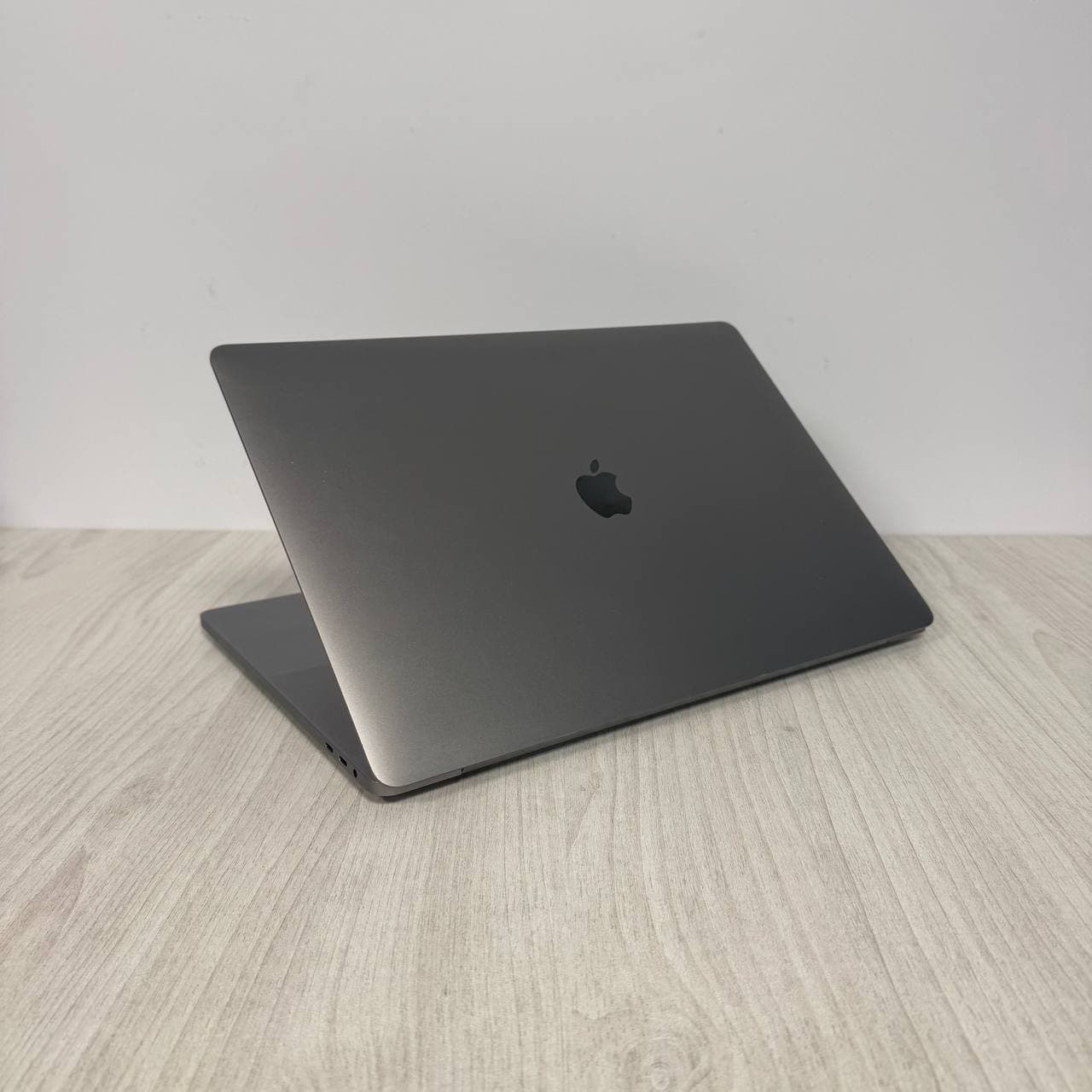 MacBook Pro 16 A2141 2019 221 цикл Intel Core i7 RADEON PRO 5300M - фото 5