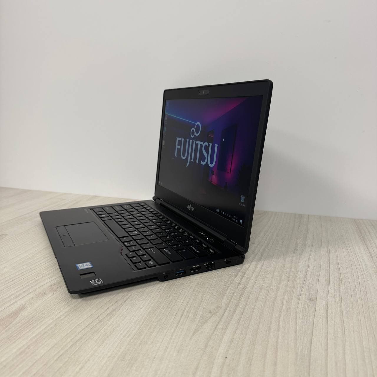 Fujitsu LifeBook U749 Intel Core i5-8365U - фото 4