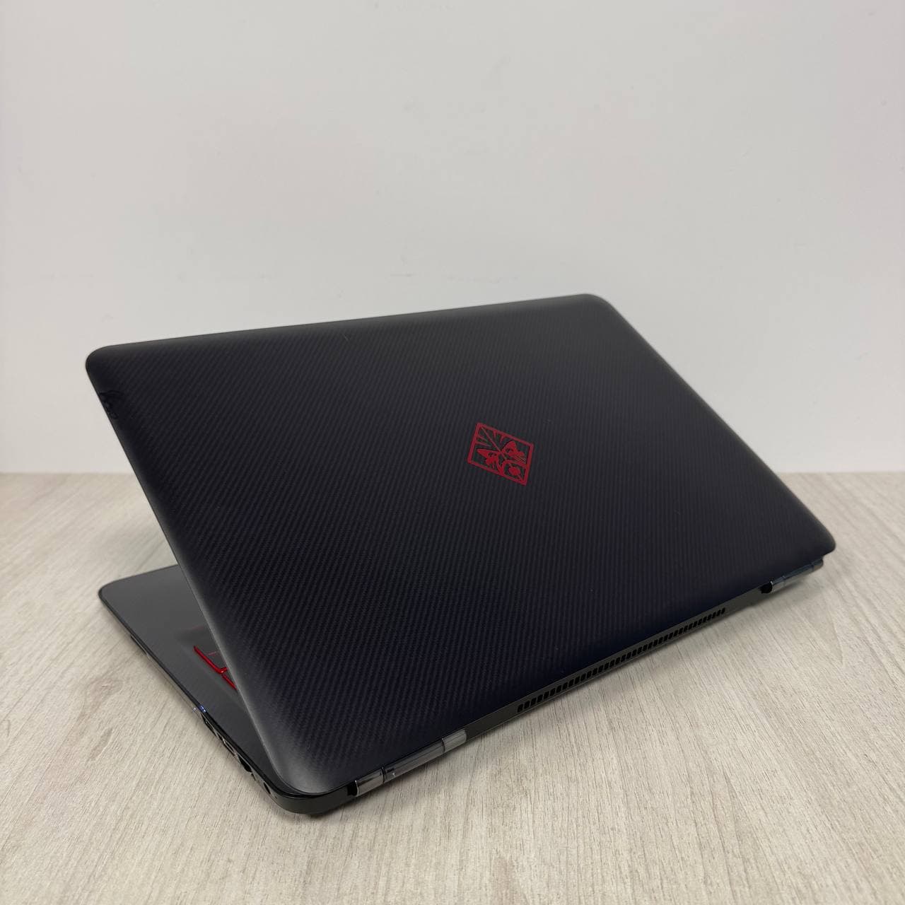 HP Omen 15-ax210nr - фото 6