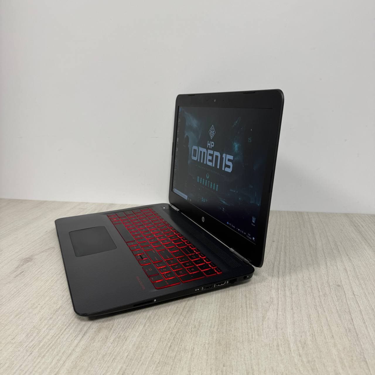 HP Omen 15-ax210nr - фото 3