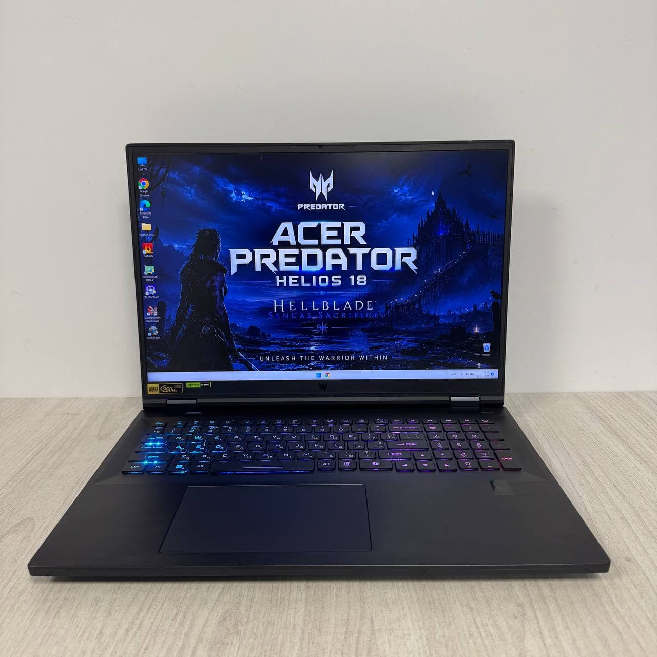 Acer Predator Helios 18 PH18-72 - фото 1