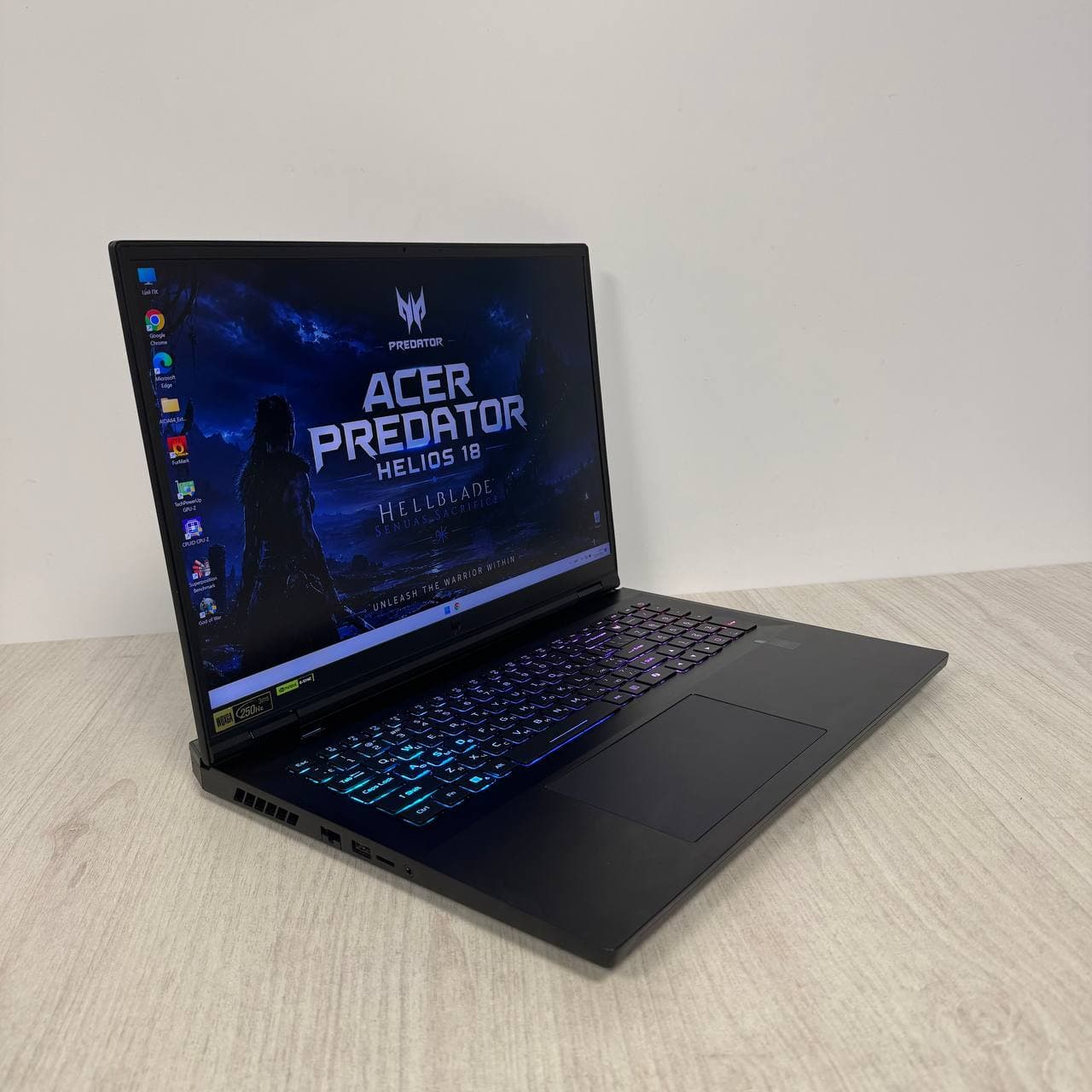 Acer Predator Helios 18 PH18-72 - фото 3