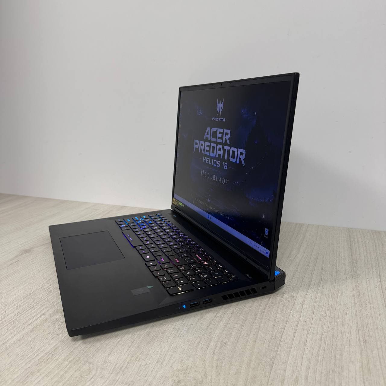 Acer Predator Helios 18 PH18-72 - фото 5