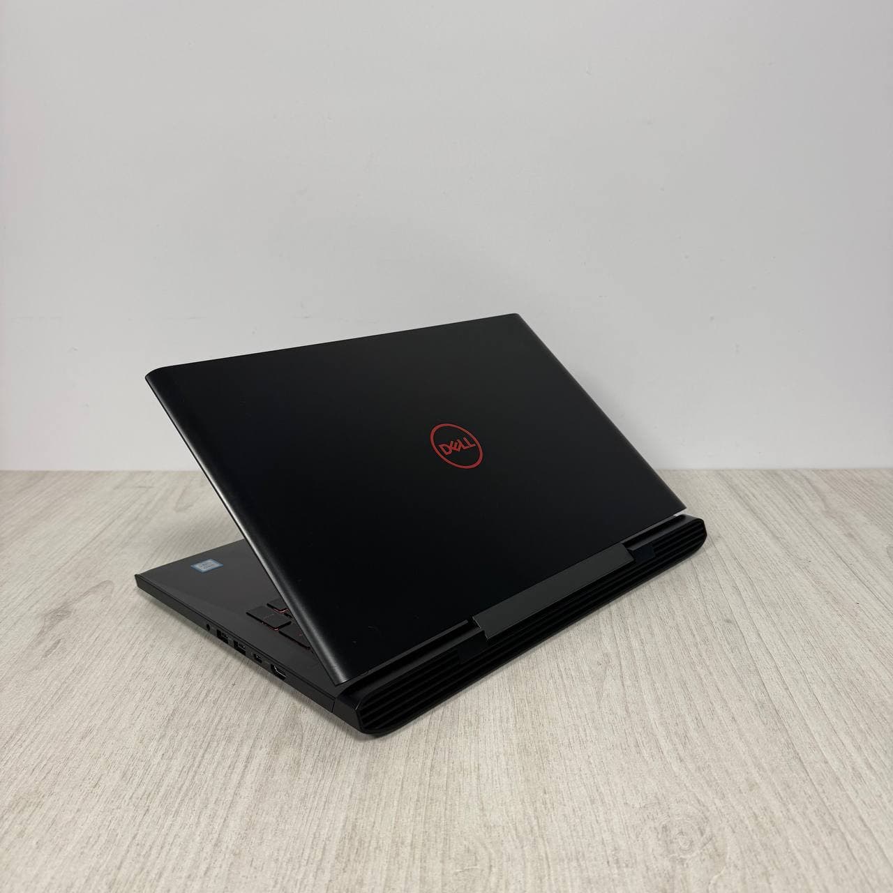 Dell Inspiron Gaming 7577 - фото 4