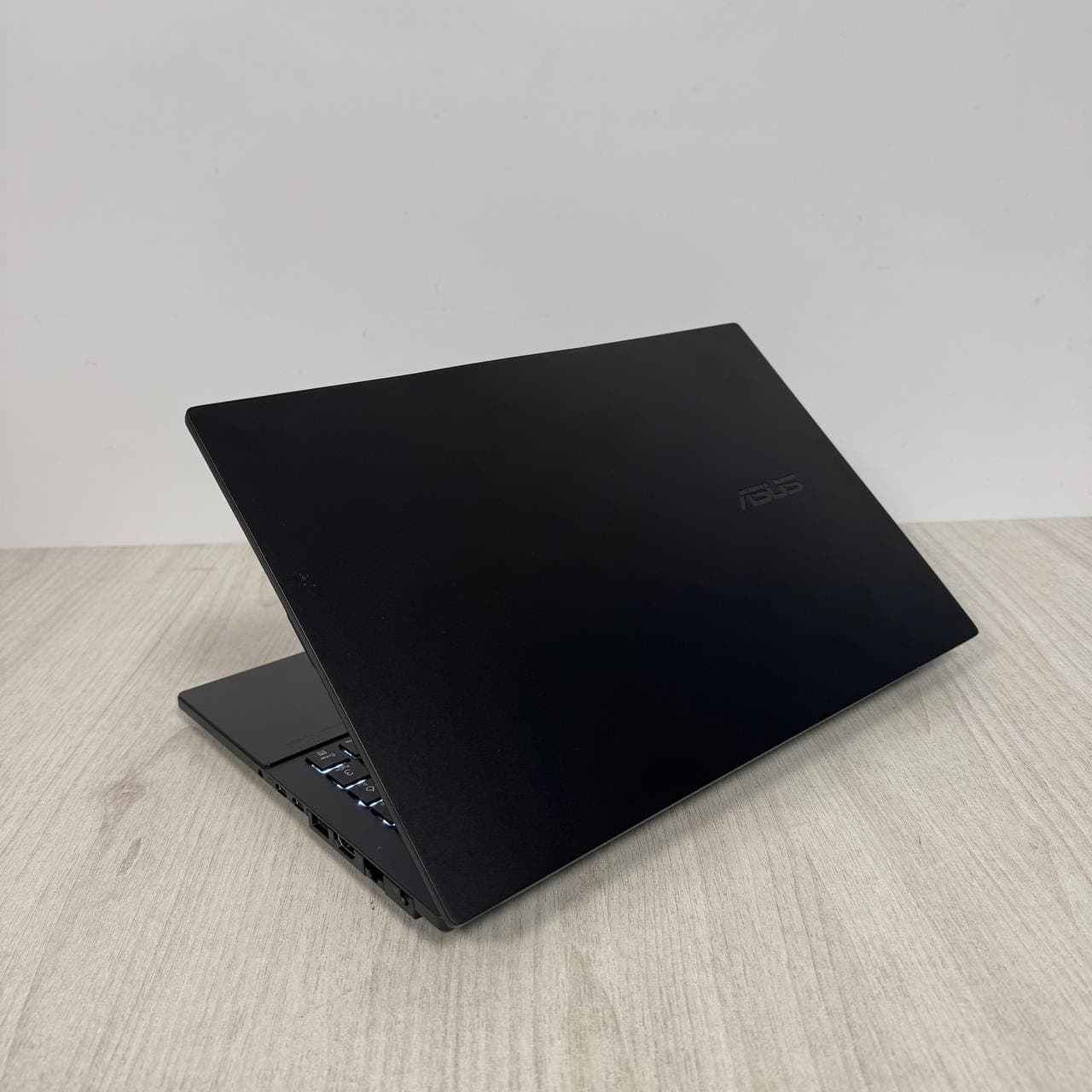 Asus VivoBook Pro 15 OLED Q533MJ - фото 5