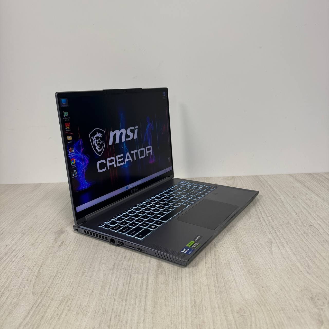 MSI Creator 16 AI Studio A1VIG miniLED 4K - фото 4