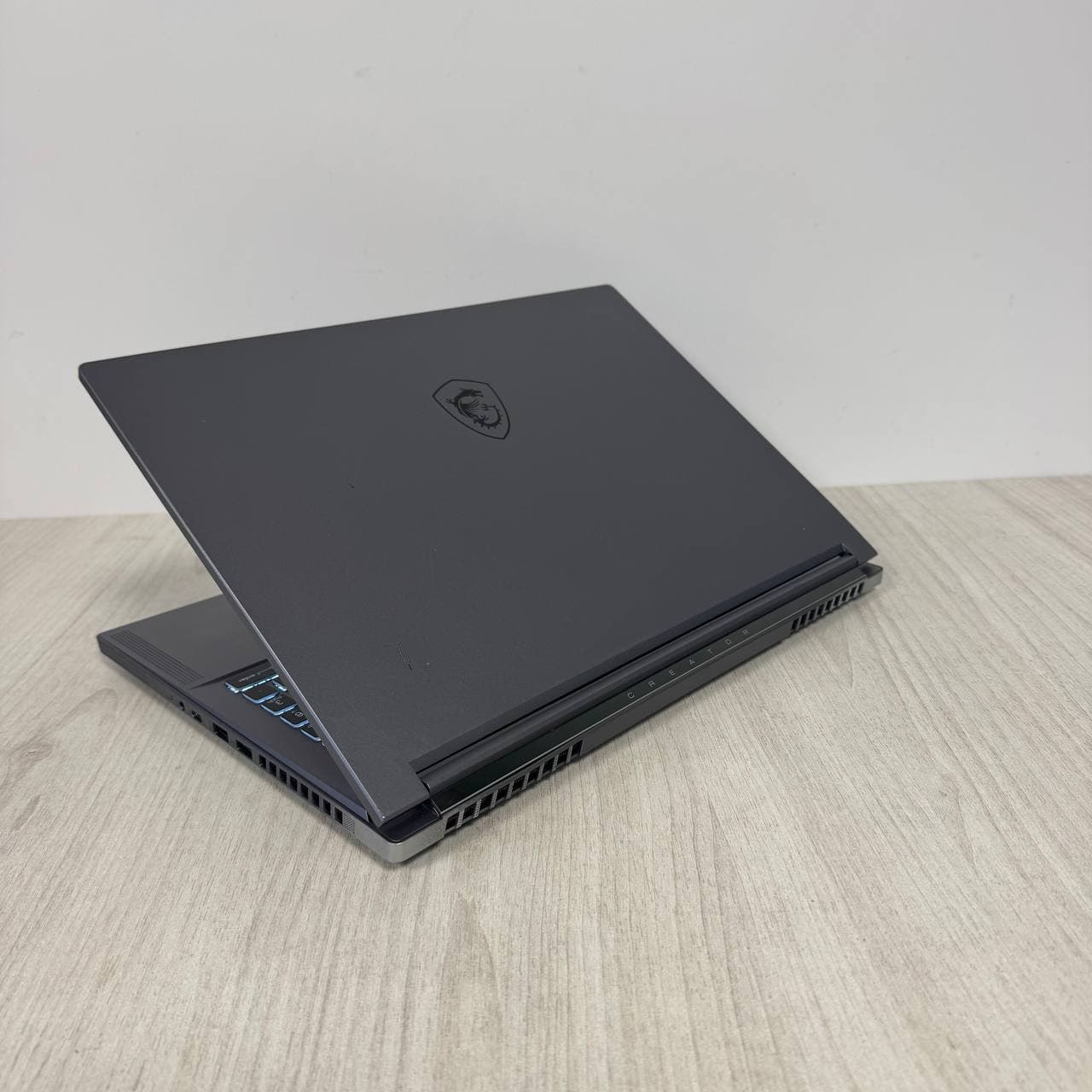 MSI Creator 16 AI Studio A1VIG miniLED 4K - фото 6