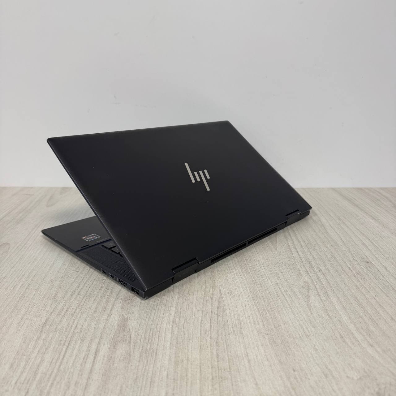 HP Envy 15-ey0013dx x360 Touch - фото 6