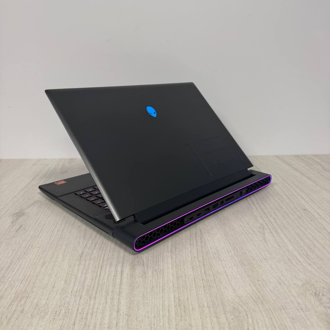 Dell Alienware m16 R1 - фото 5