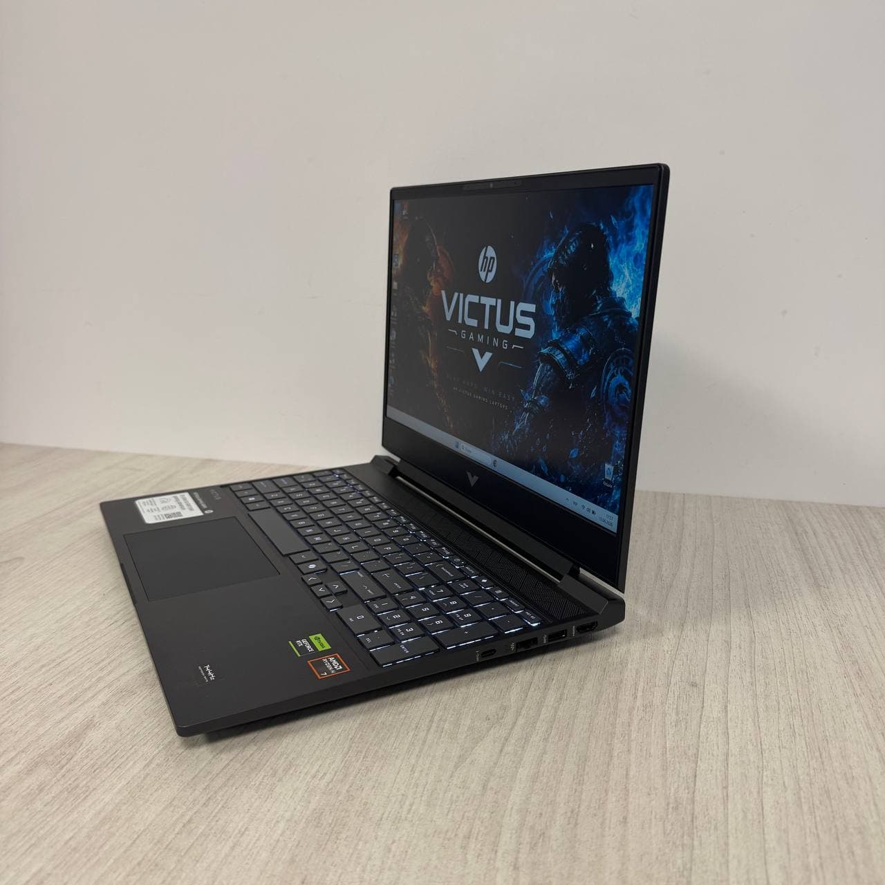 HP Victus 15-fb3001nr RTX 5060 - фото 4