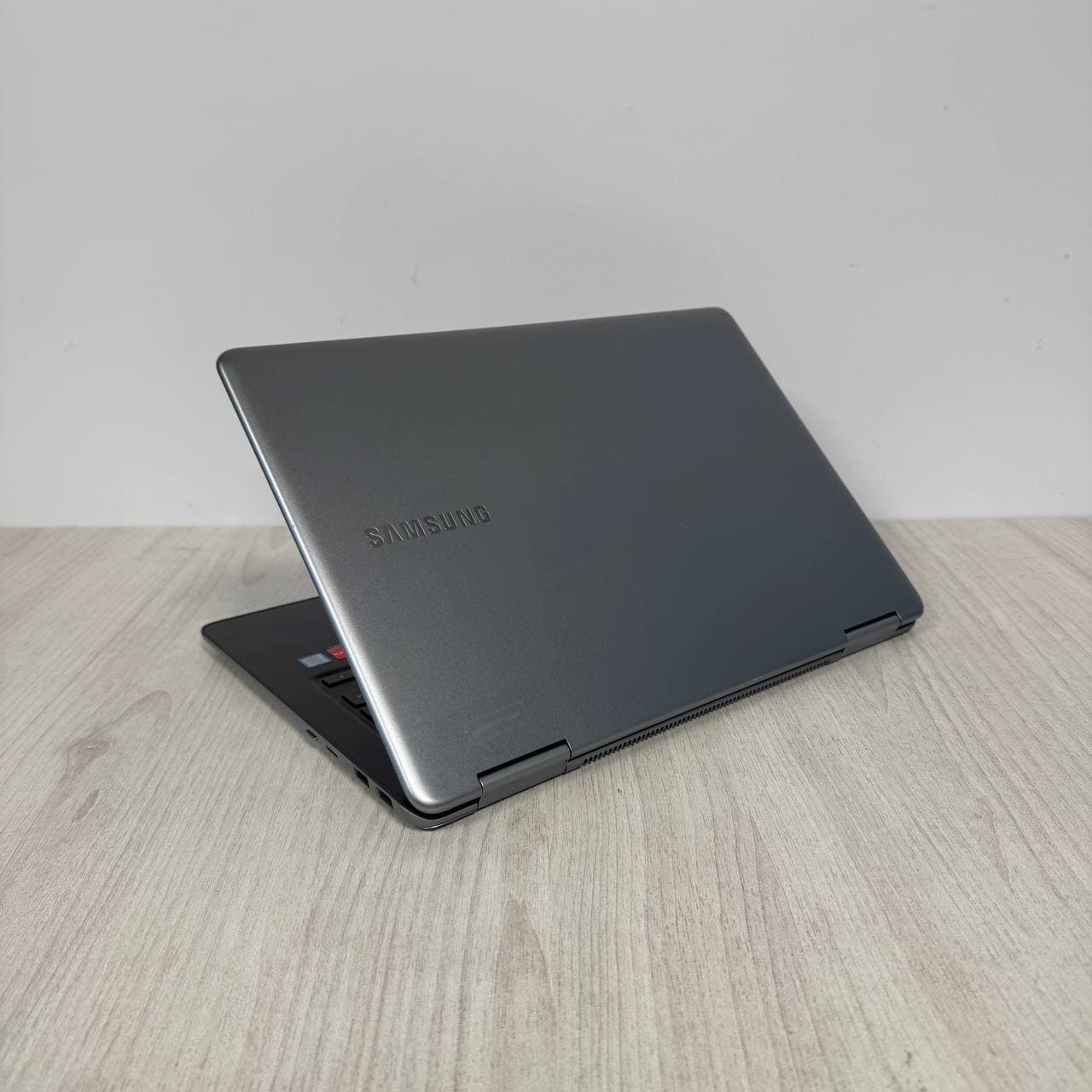 Samsung NP940X5N-X02US x360 Touch - фото 6