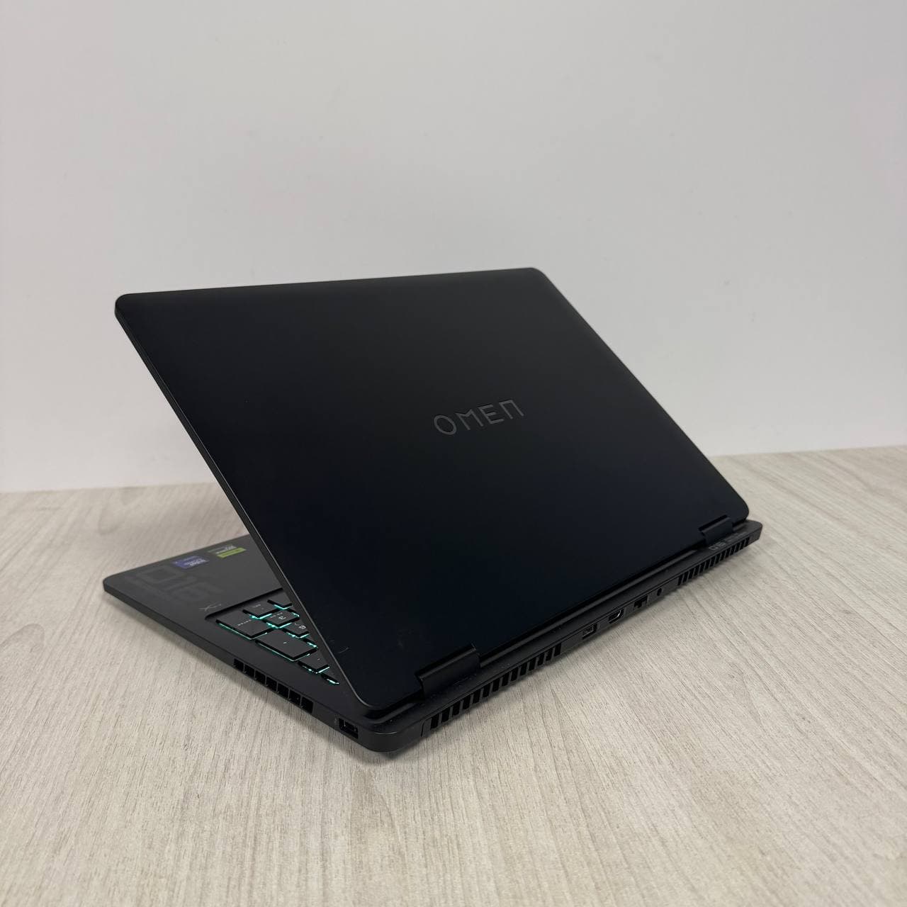 HP Omen 16 Slim 16-an0001nr - фото 5
