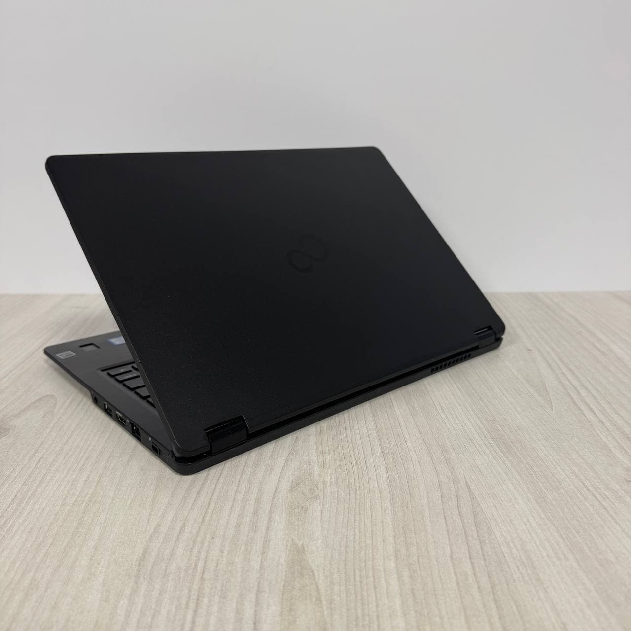 Fujitsu LifeBook U749 - фото 6