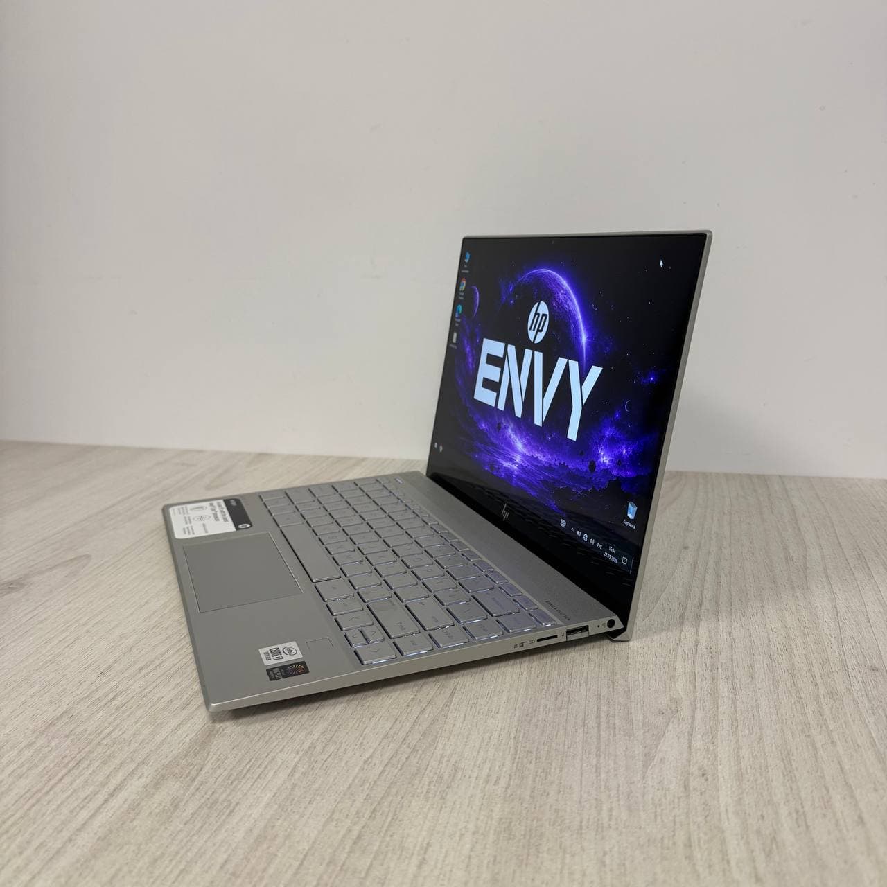 HP Envy 13-aq1013dx Touch 4K - фото 4