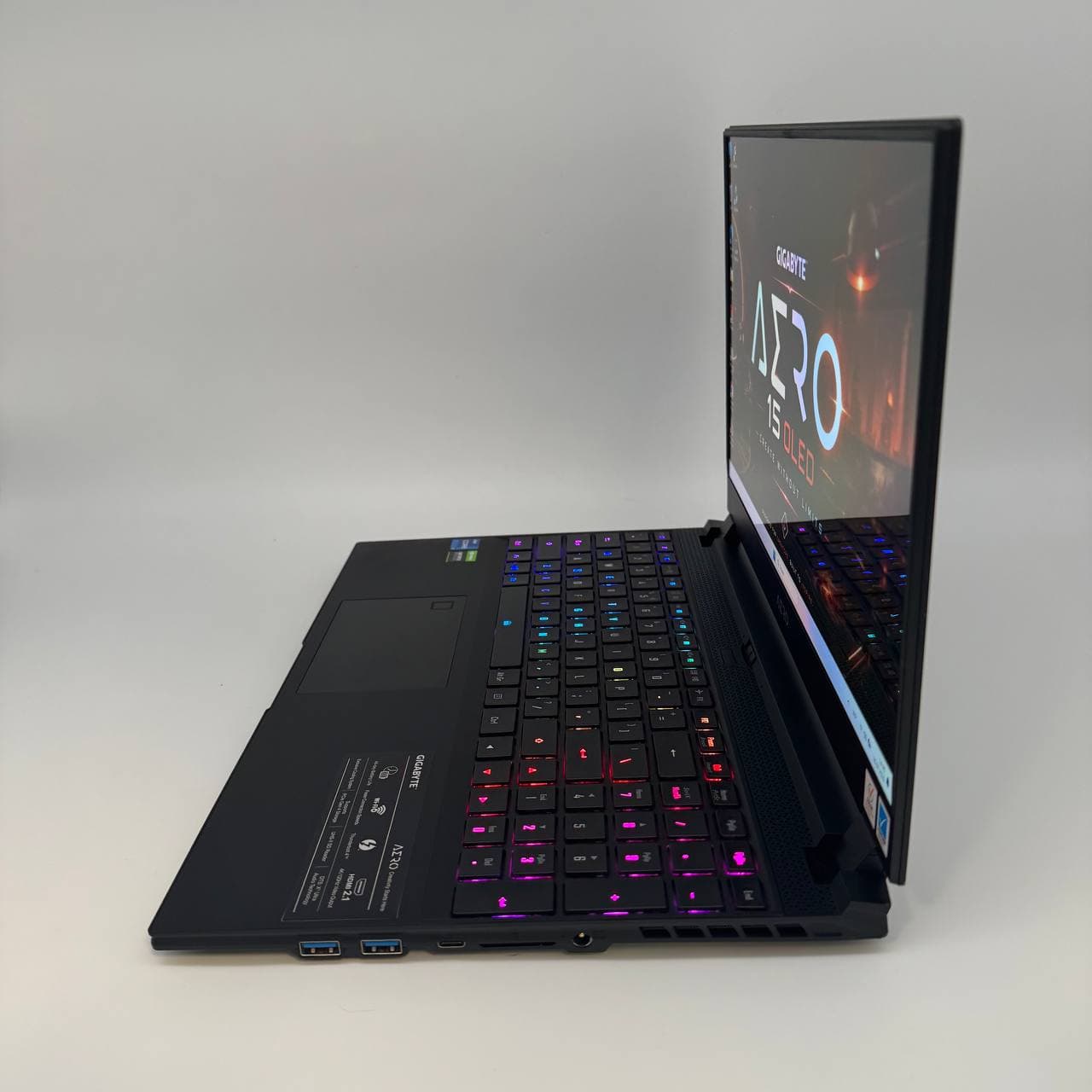 Gigabyte Aero 15 OLED YD 4K OLED 15.6" Core i7-11800H 16/512 RTX 3080 8GB - фото 4