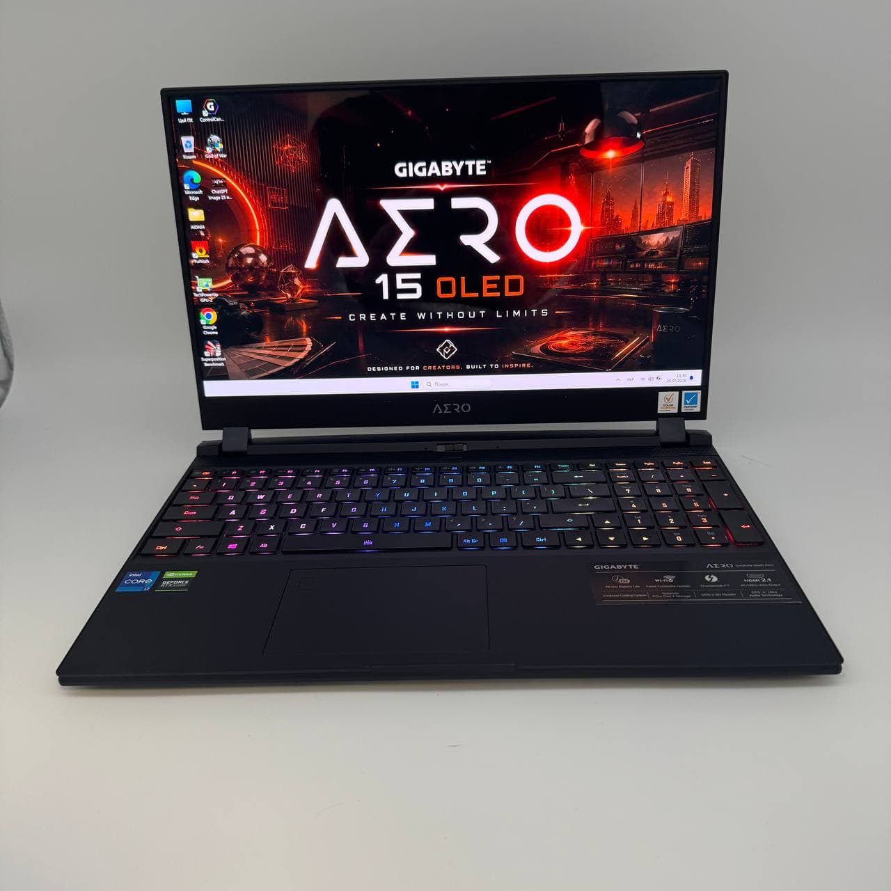 Gigabyte Aero 15 OLED YD 4K OLED 15.6" Core i7-11800H 16/512 RTX 3080 8GB - фото 1