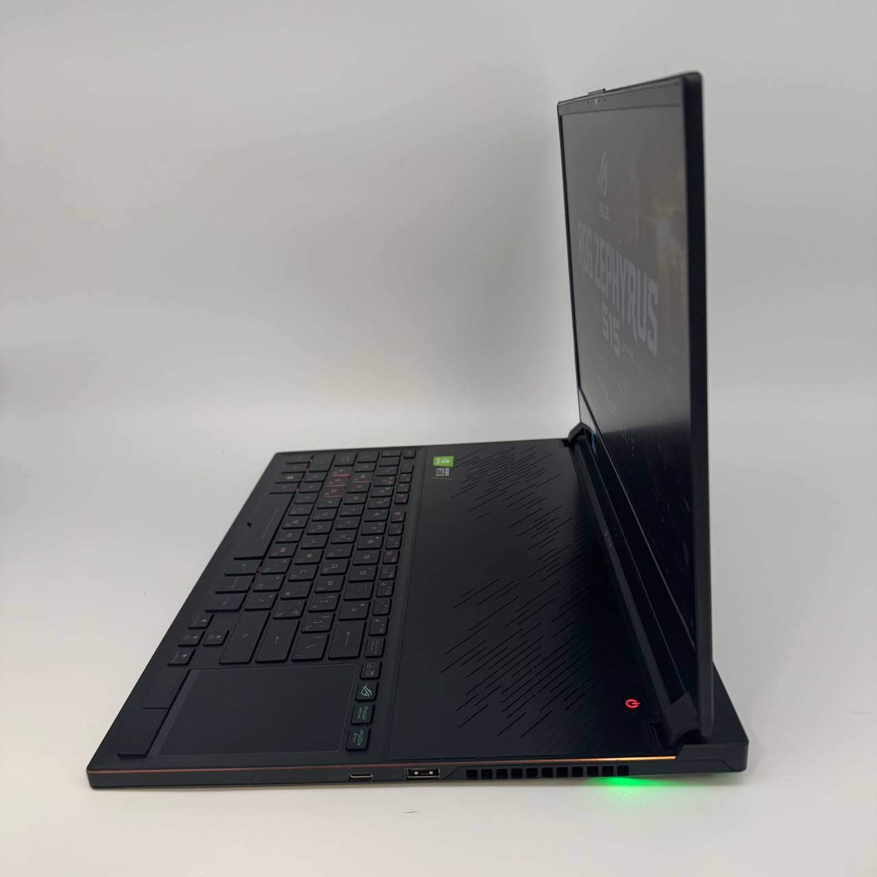 Asus ROG Zephyrus S15 GX531GX 15.6" 165Hz Core i9-9980HK 24/1024 RTX 2080 8GB - фото 6