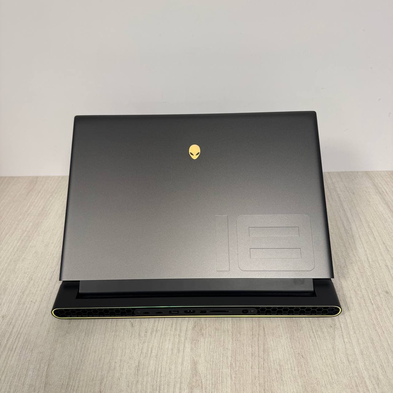 Dell Alienware m18 R1 18.0" 480Hz Core i9-13980HX 64/2 RTX 4090 16GB - фото 5