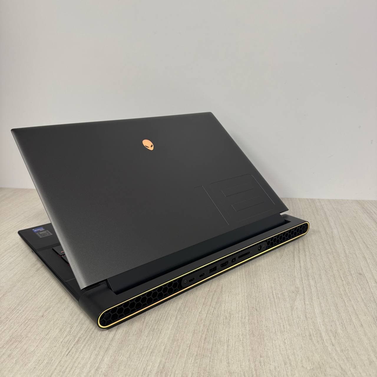 Dell Alienware m18 R1 18.0" 480Hz Core i9-13980HX 64/2 RTX 4090 16GB - фото 6