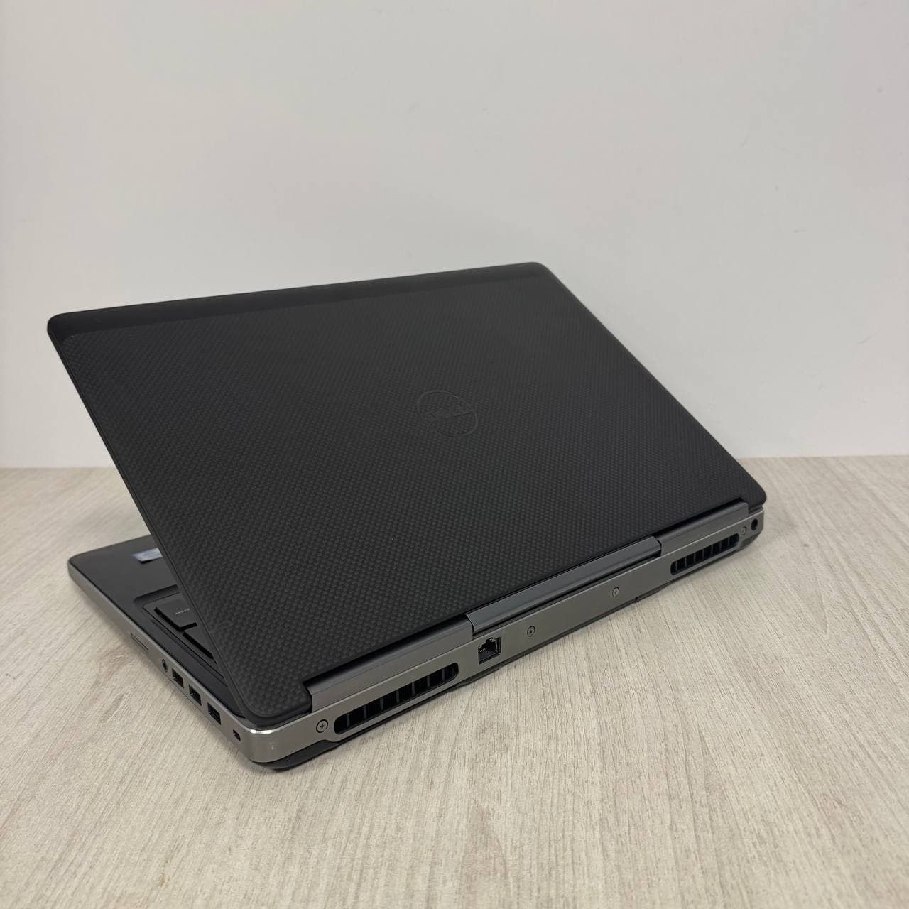 Dell Precision 7520 4K 15.6" Xeon E3-1575M v5 8/256 - фото 4