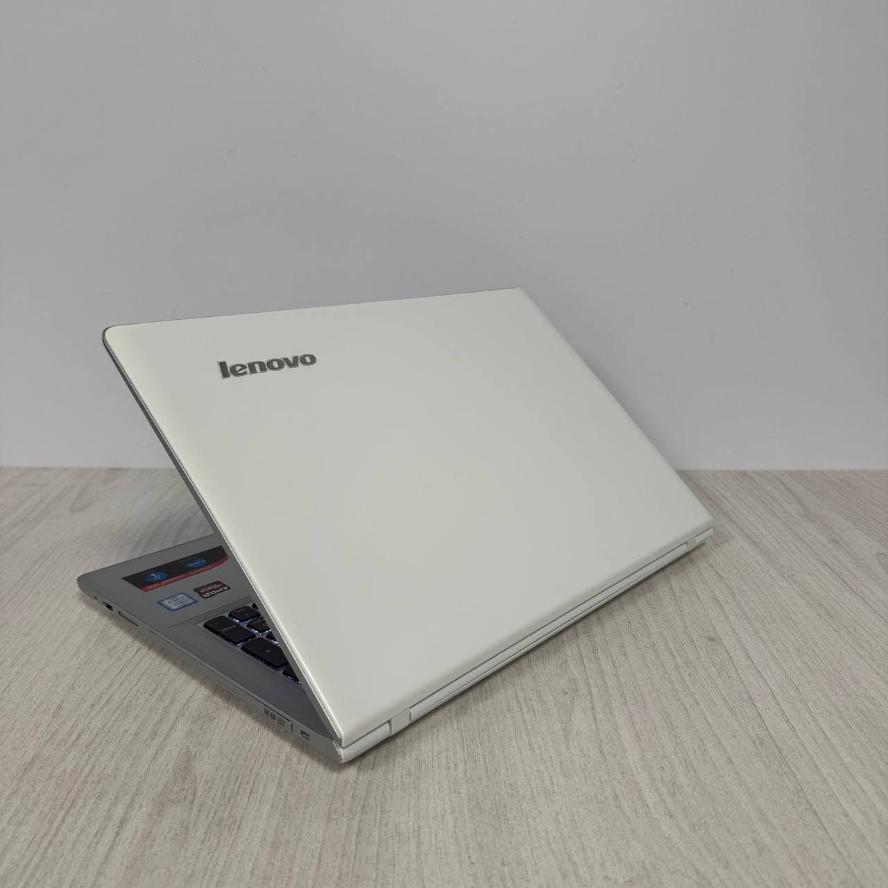 Lenovo IdeaPad 500-15ISK White 15.6" Core i5-6200U 8/256 - фото 4