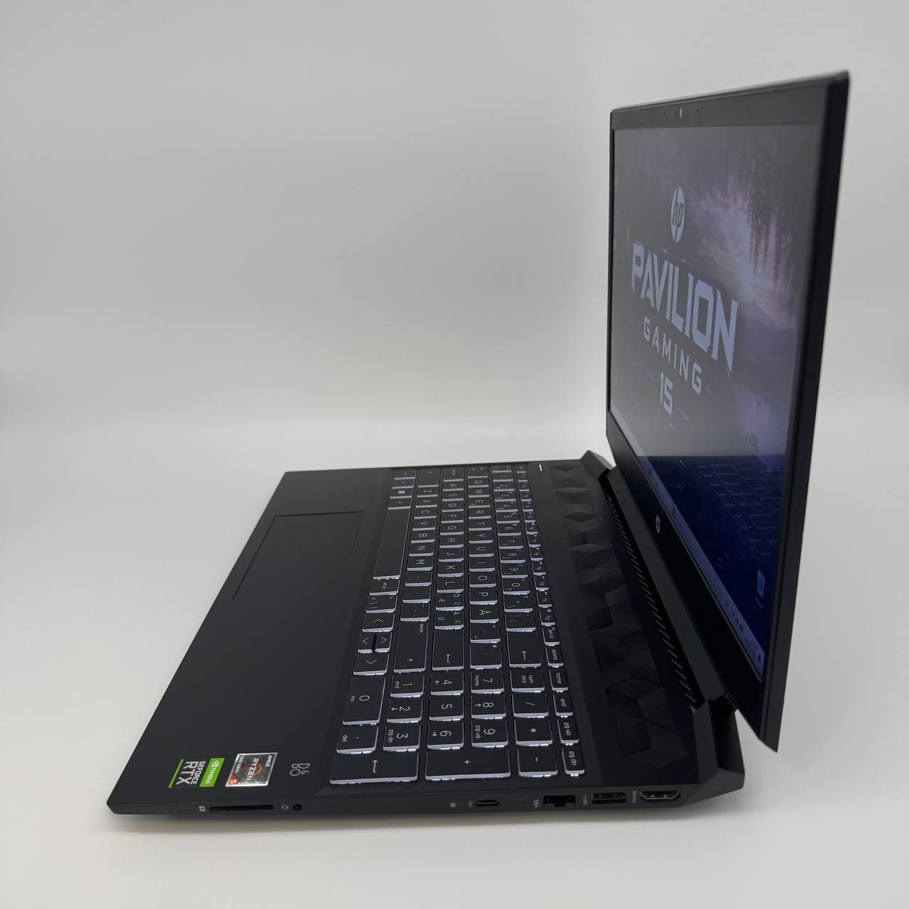 HP Pavilion Gaming 15-ec2829no 15.6" Ryzen 5 5600H 16/512 RTX 3050 4GB - фото 3
