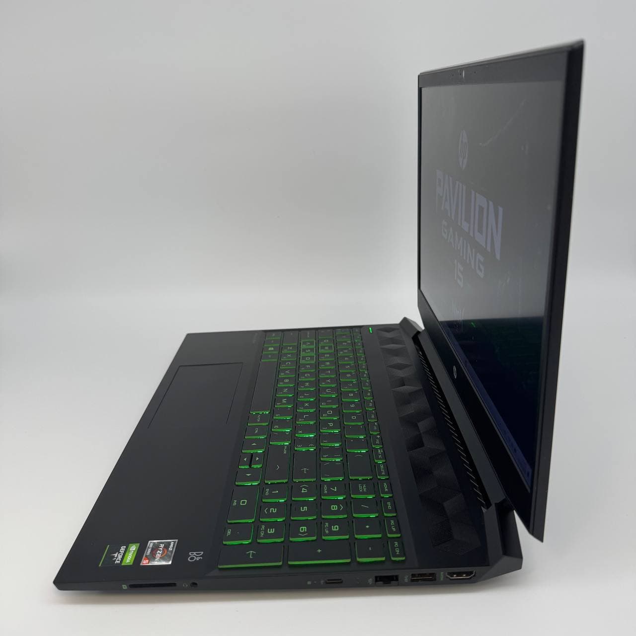 HP Pavilion Gaming 15-ec2002ua 15.6" Ryzen 5 5600H 16/256 RTX 3050 4GB - фото 4