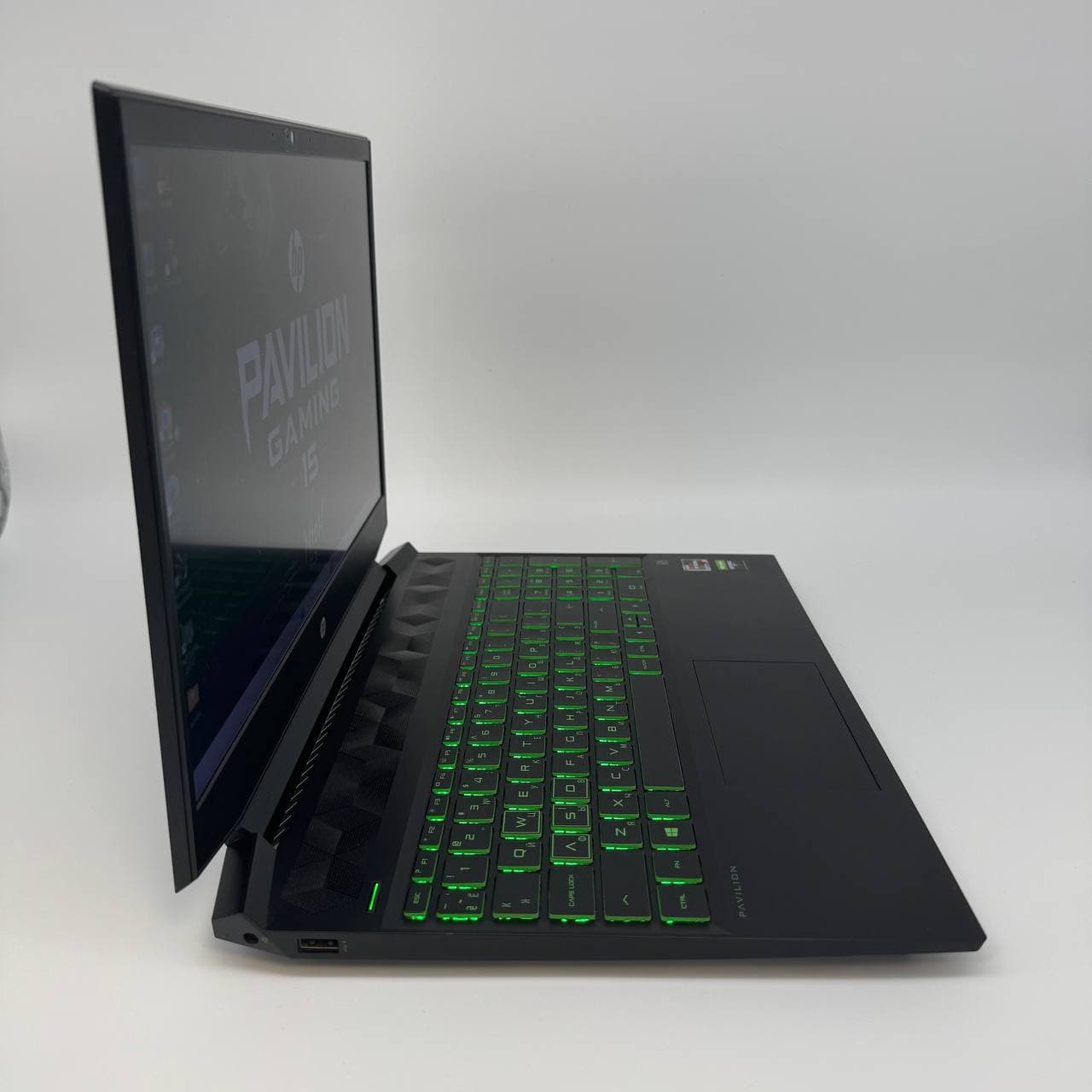 HP Pavilion Gaming 15-ec2002ua 15.6" Ryzen 5 5600H 16/256 RTX 3050 4GB - фото 3