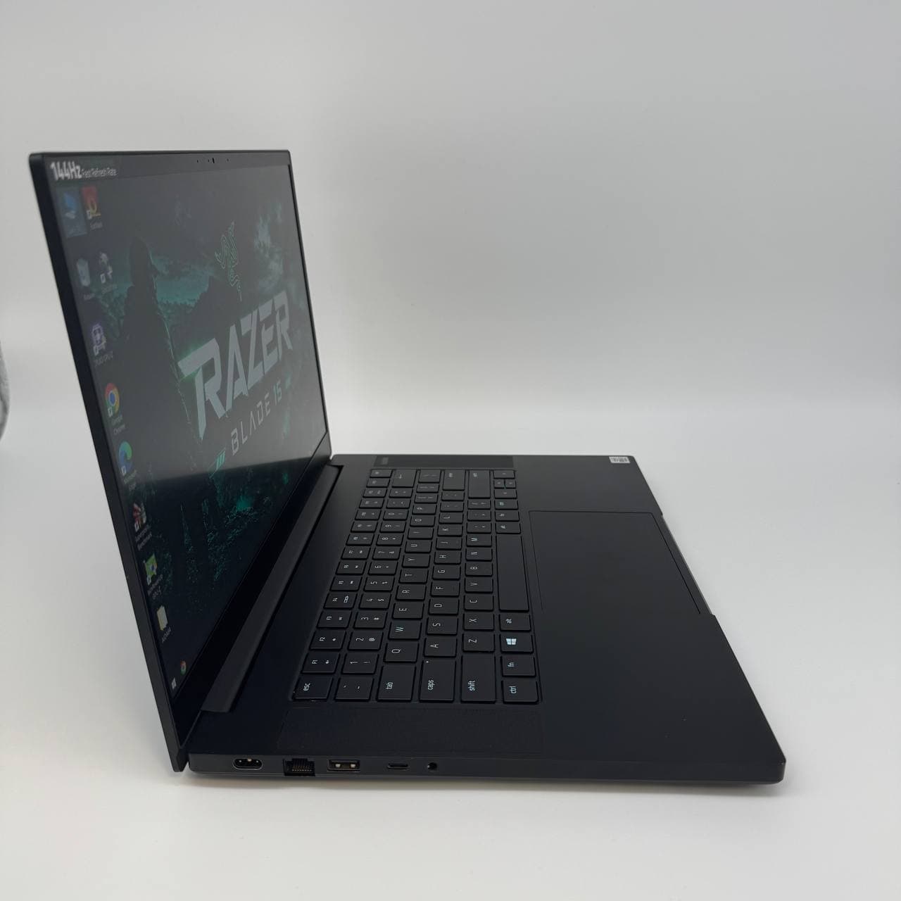 Razer Blade 15 RZ09-0328 15.6" 144Hz Core i7-10750H 16/512 RTX 2070 8GB - фото 3