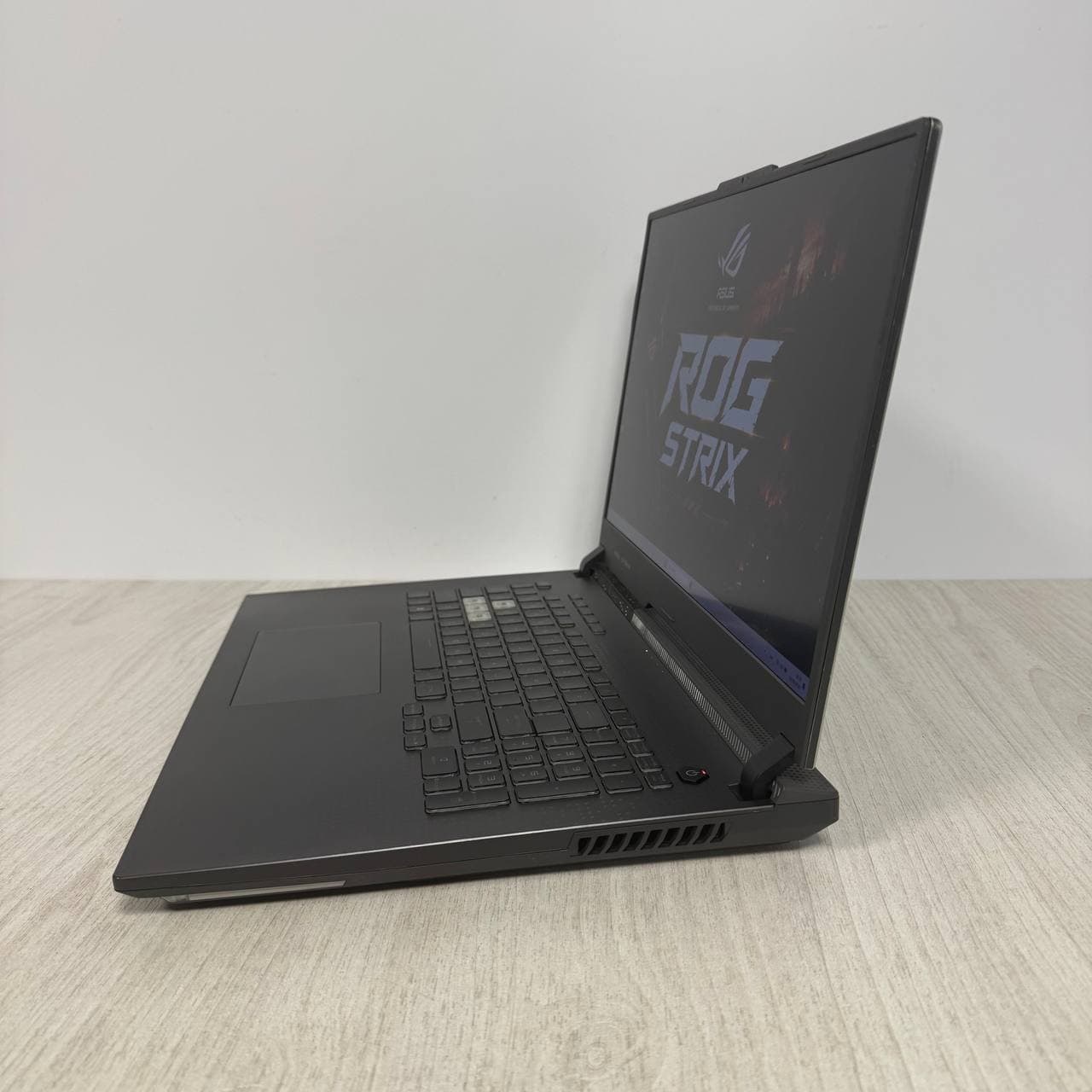 Asus ROG Strix G17 G713PV 17.3" 144Hz Ryzen 9 7845HX 16/512 RTX 4060 8GB - фото 5