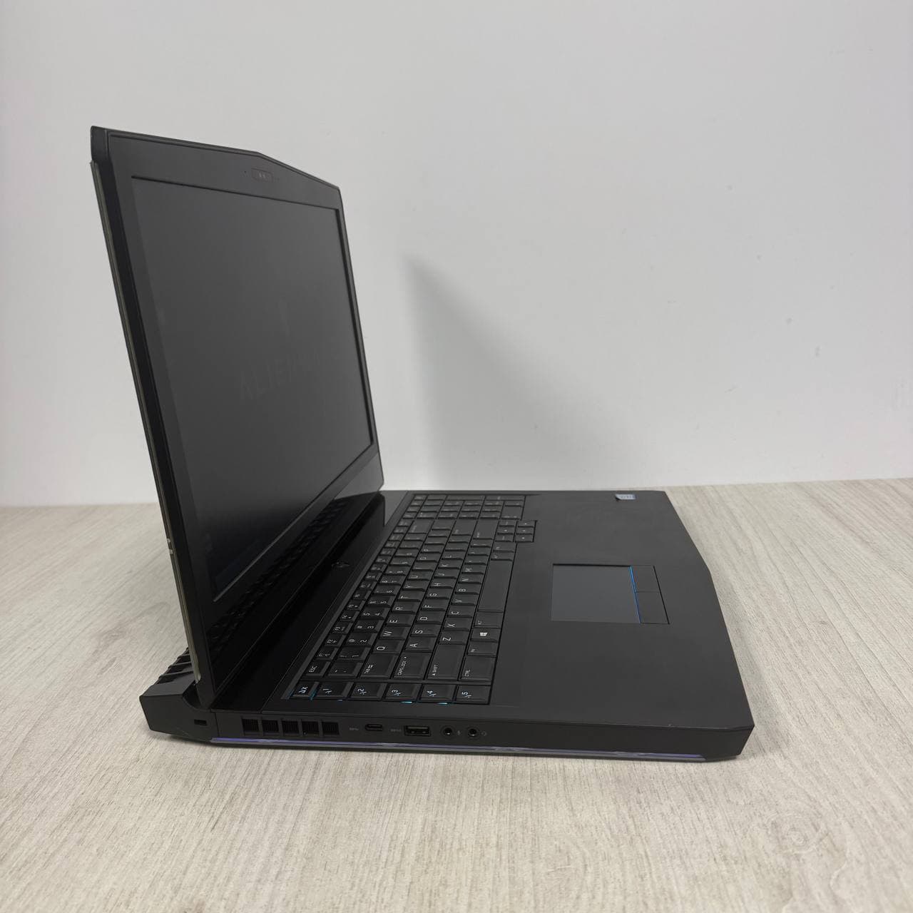 Dell Alienware 17 R4 17.3" Core i7-7700HQ 8/256 GTX 1050 Ti 2GB - фото 4