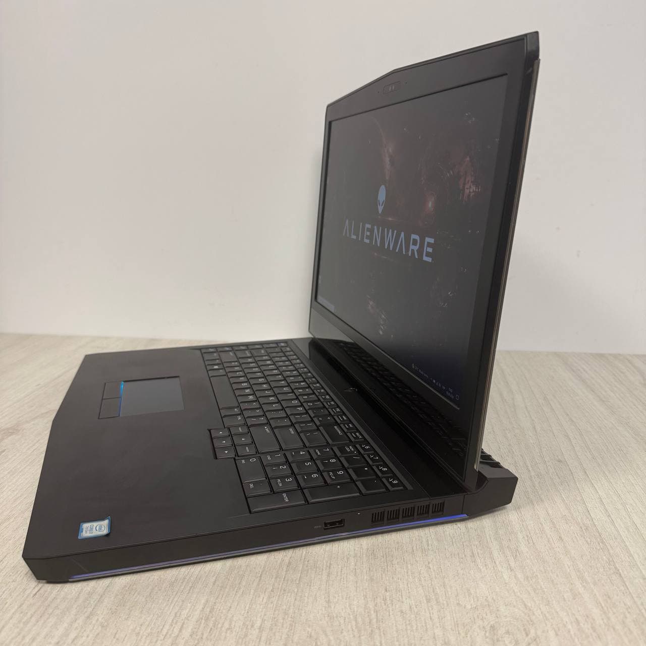Dell Alienware 17 R4 17.3" Core i7-7700HQ 8/256 GTX 1050 Ti 2GB - фото 3