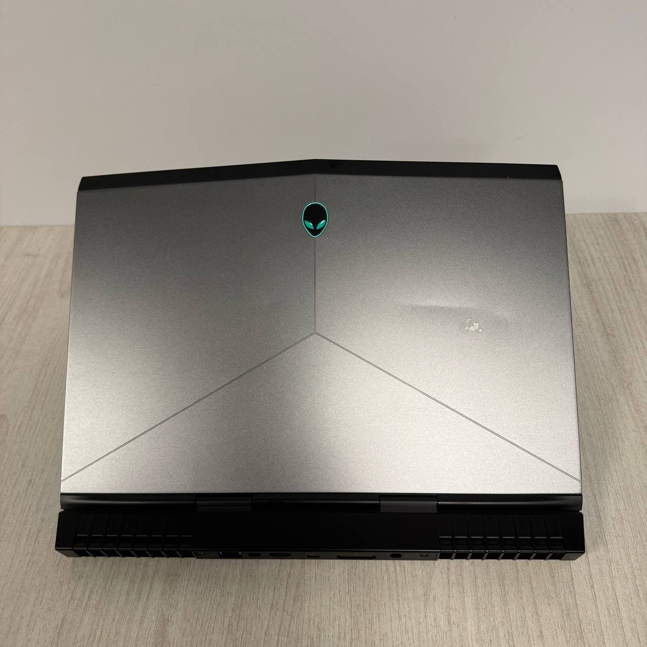 Dell Alienware 15 R3 15.6" i7 7700HQ 16/128 GTX 1070 8GB - фото 6