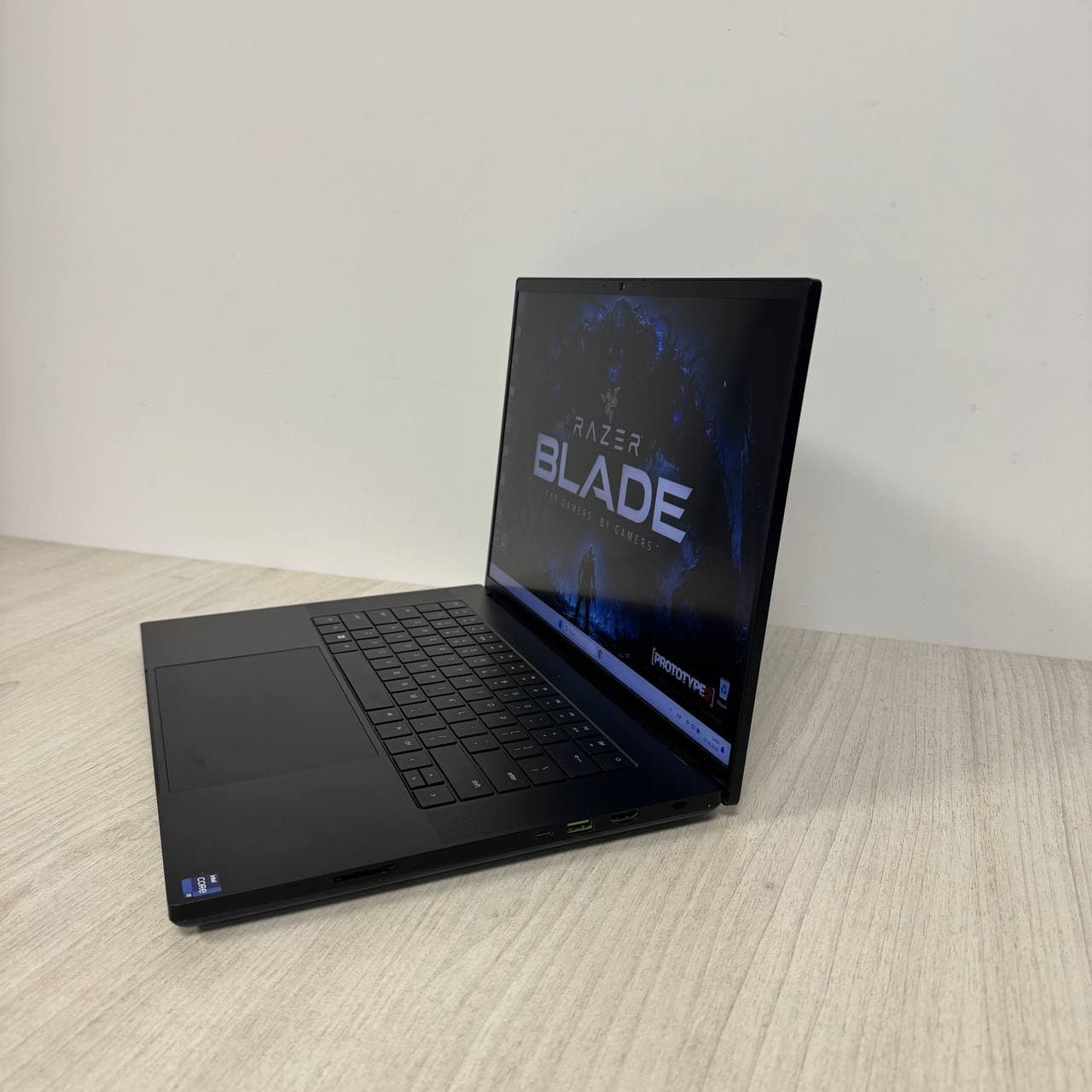 Razer Blade 16 RZ09-0483 miniLED 16.0" 120Hz Core i9-13950HX 16/1 RTX 4090 16GB - фото 3